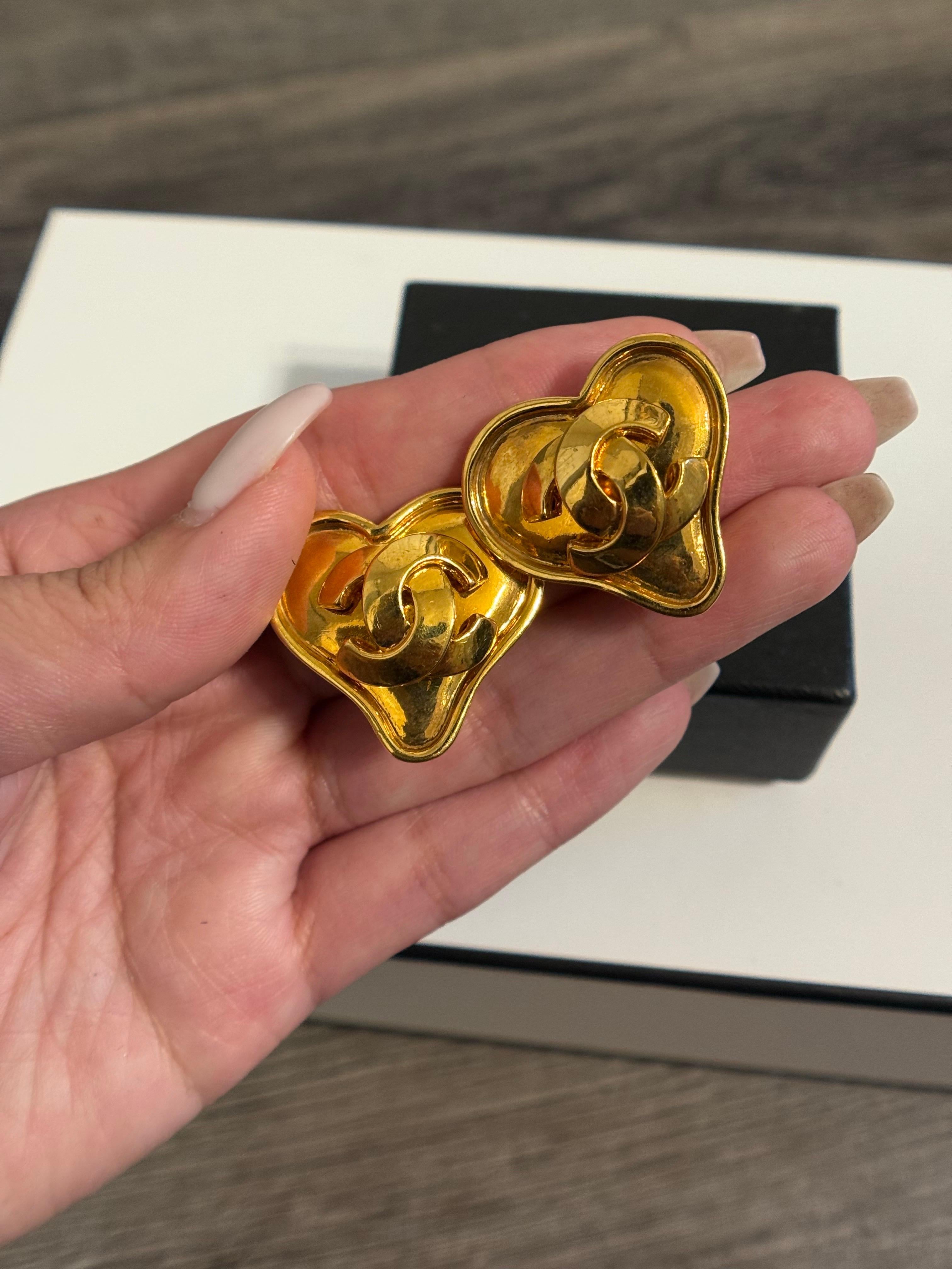 Women's or Men's Chanel Vintage Gold CC Heart Clip On Statement Earrings For Sale