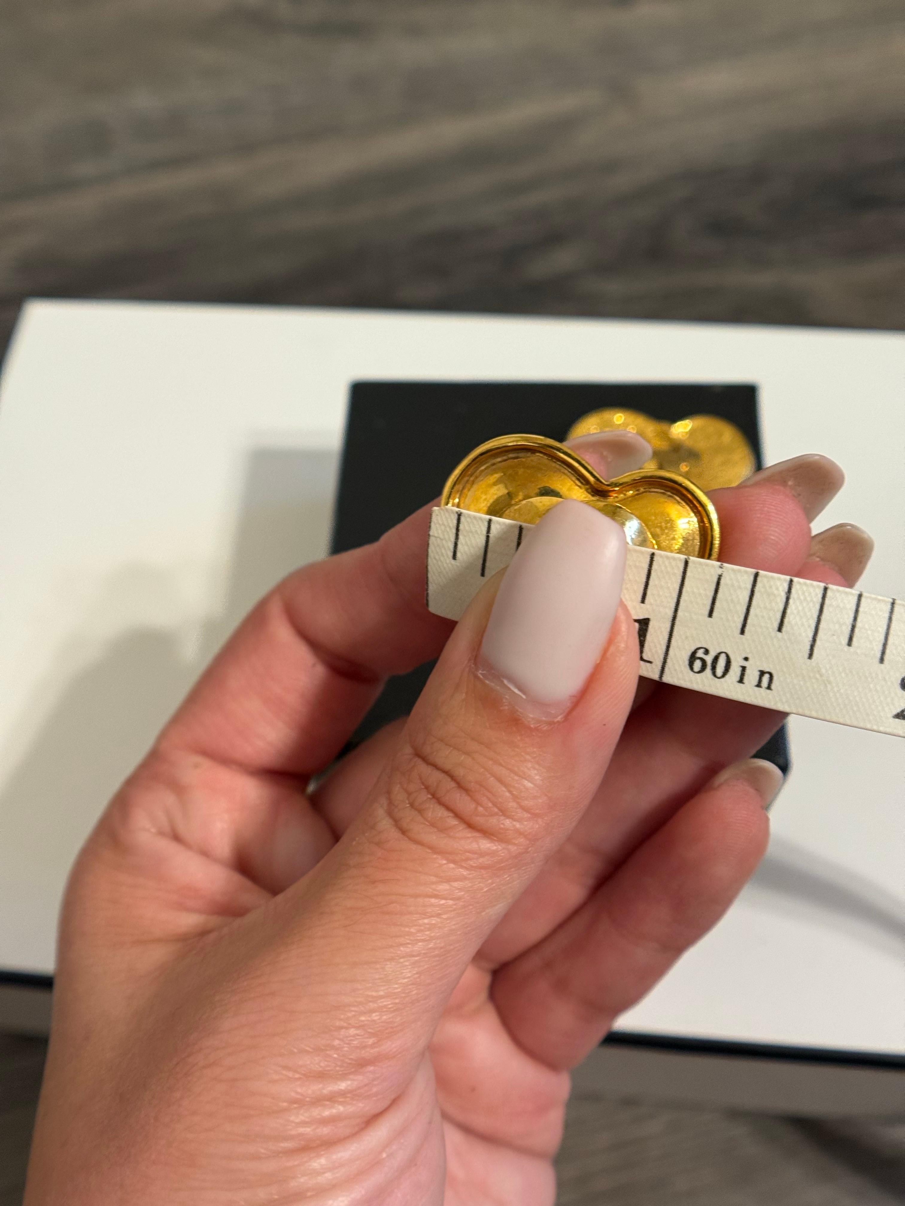 Chanel Vintage Gold CC Heart Clip On Statement Earrings For Sale 1