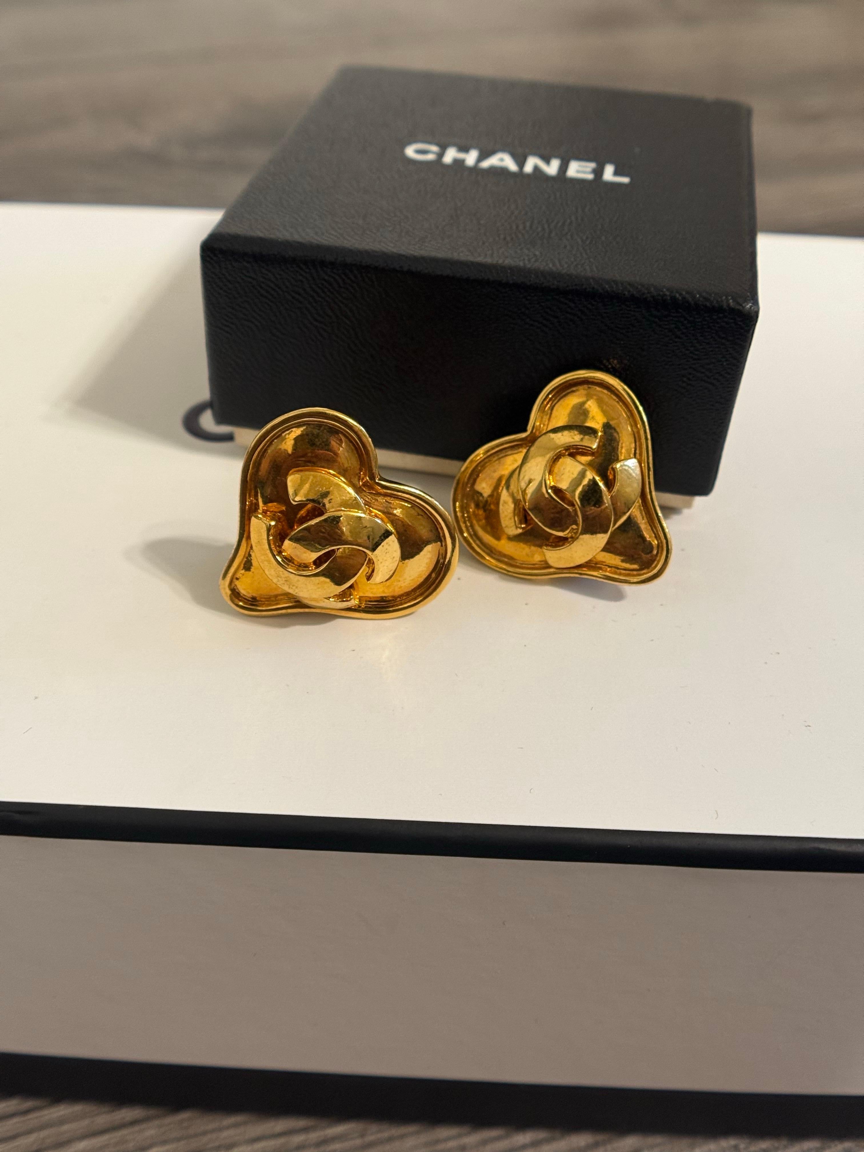 Chanel Vintage Gold CC Heart Clip On Statement Earrings For Sale 4