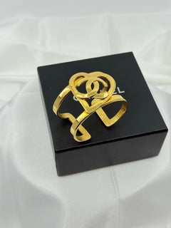 CHANEL Vintage Gold CC Herz Manschette Statement-Armband