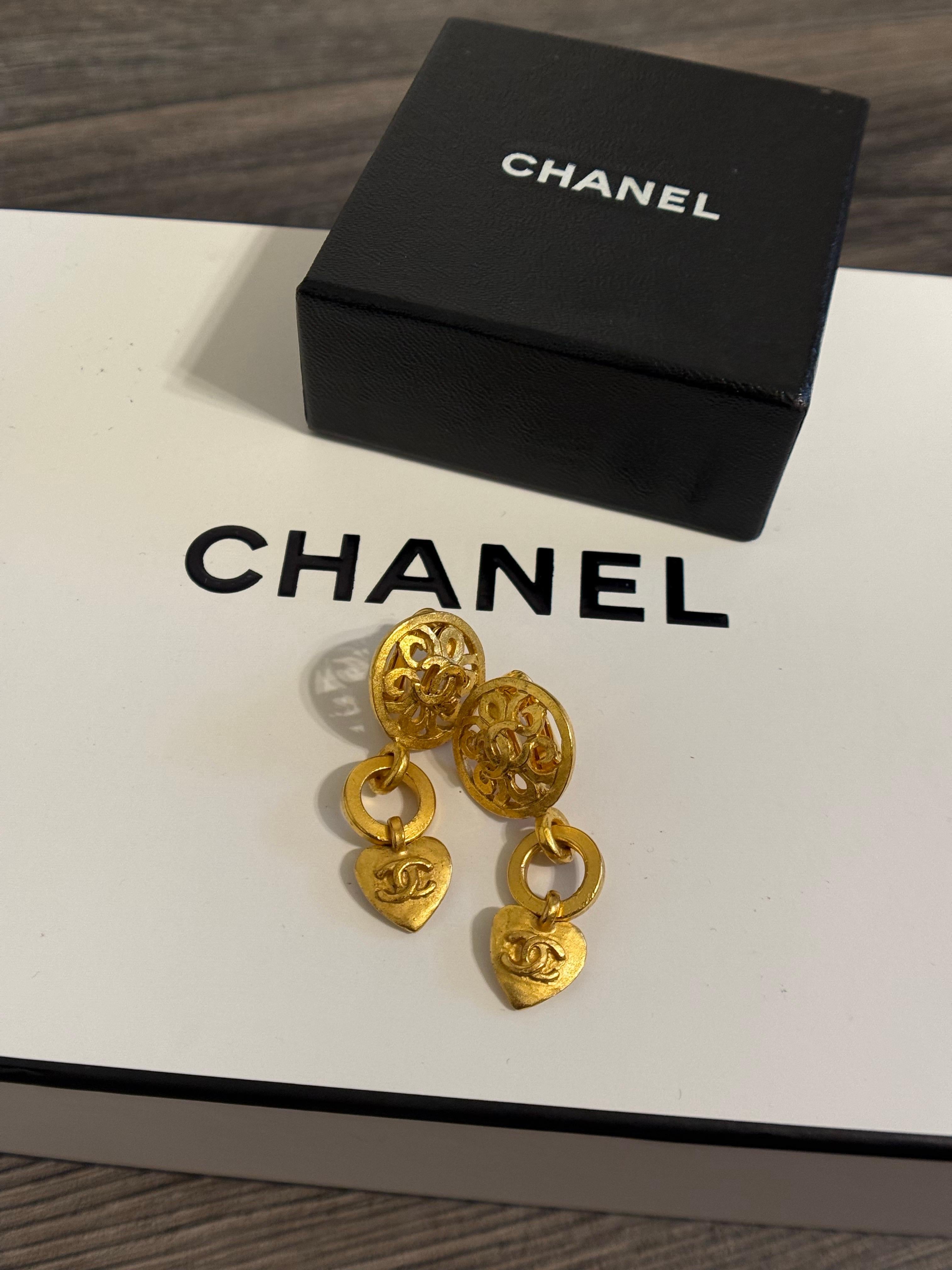 Chanel Vintage Gold CC Heart Floral Dangle Clip On Earrings For Sale 6