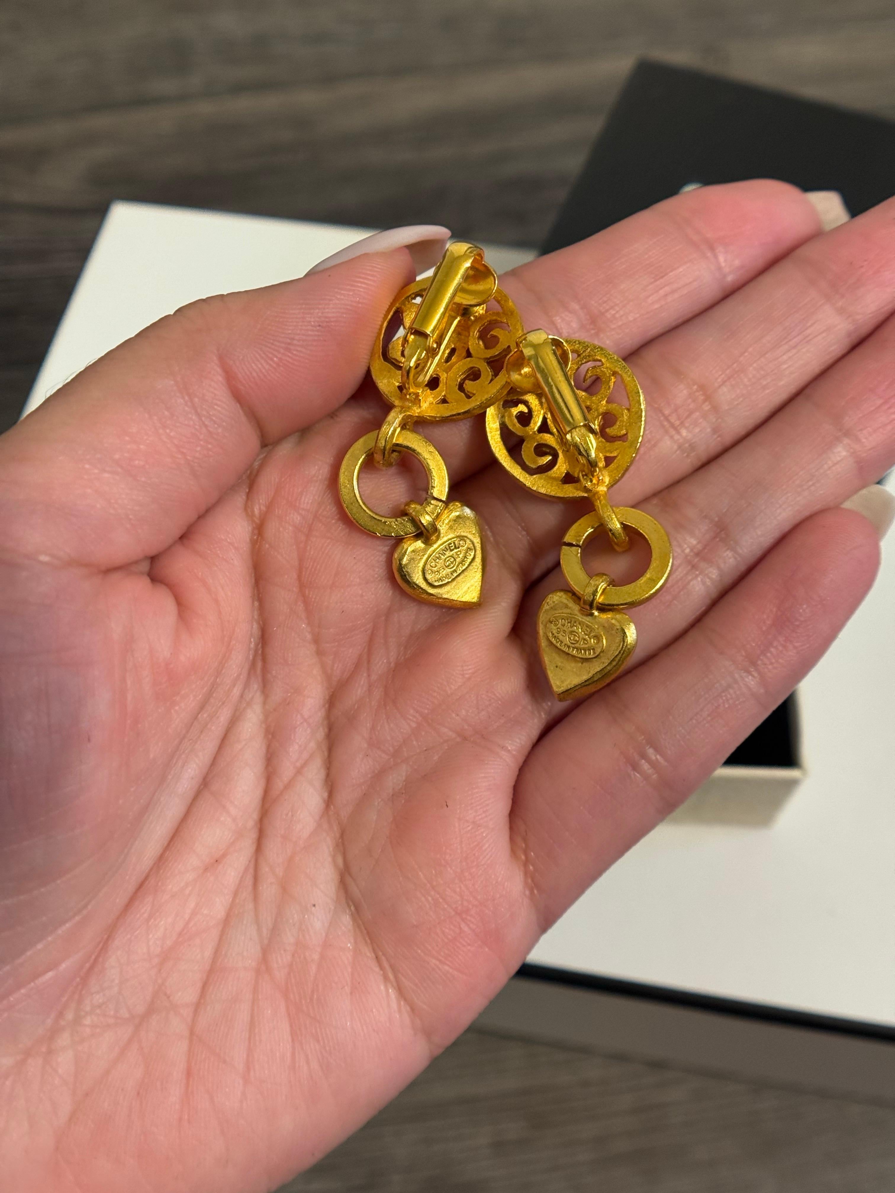 Chanel Vintage Gold CC Heart Floral Dangle Clip On Earrings For Sale 2