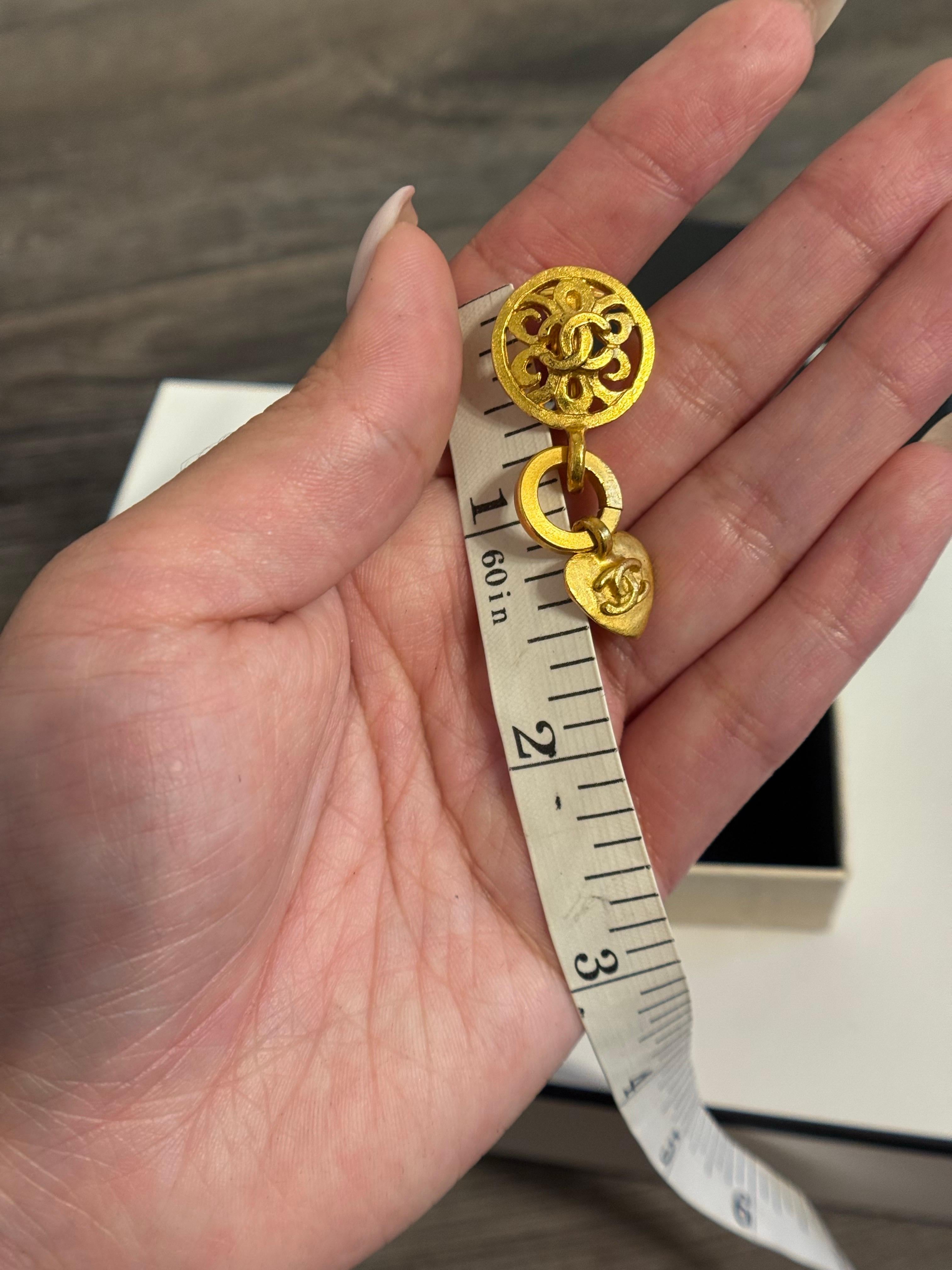 Chanel Vintage Gold CC Heart Floral Dangle Clip On Earrings For Sale 4