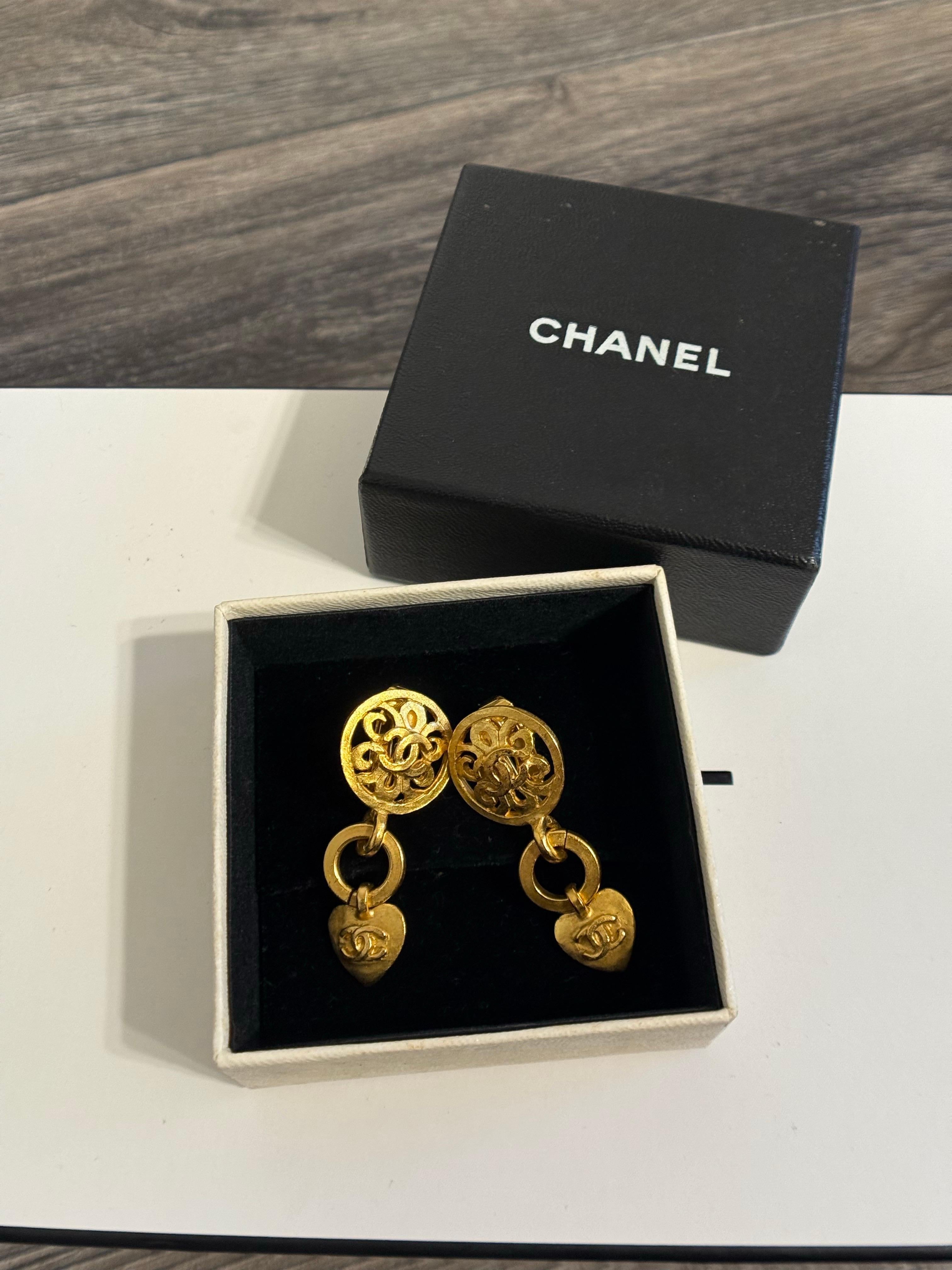 Chanel Vintage Gold CC Heart Floral Dangle Clip On Earrings For Sale 5