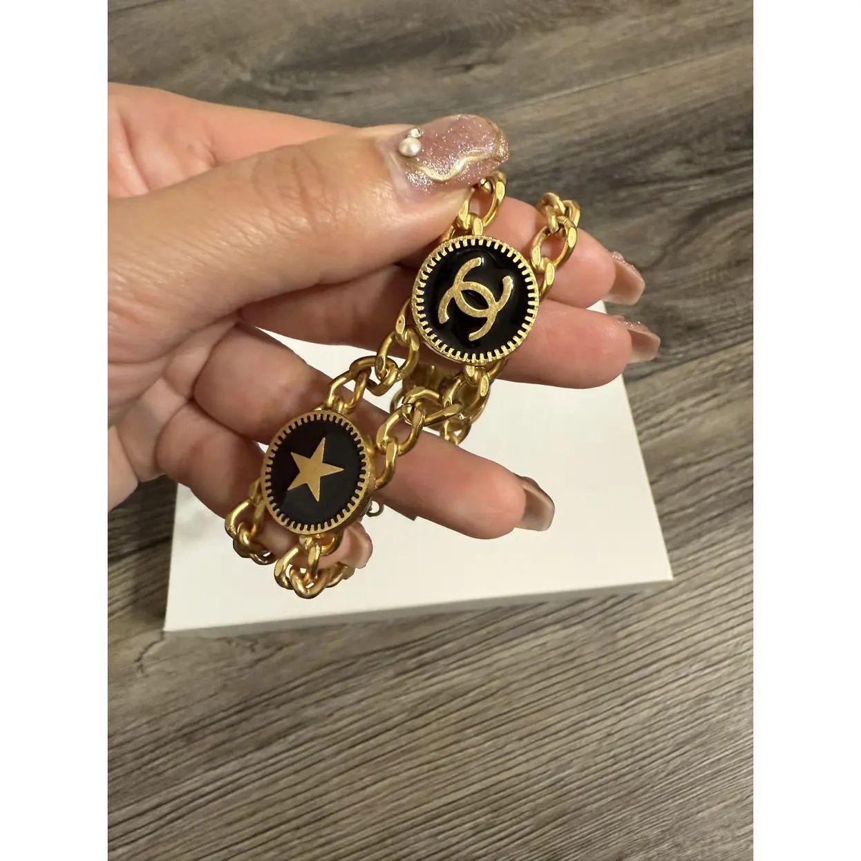 Chanel Vintage Gold CC Heart Star Black Coin Bracelet, circa 2001 In Good Condition For Sale In Bellevue, WA