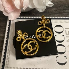 CHANEL Vintage Gold CC Infinity Knot Dangle Clip On Earrings