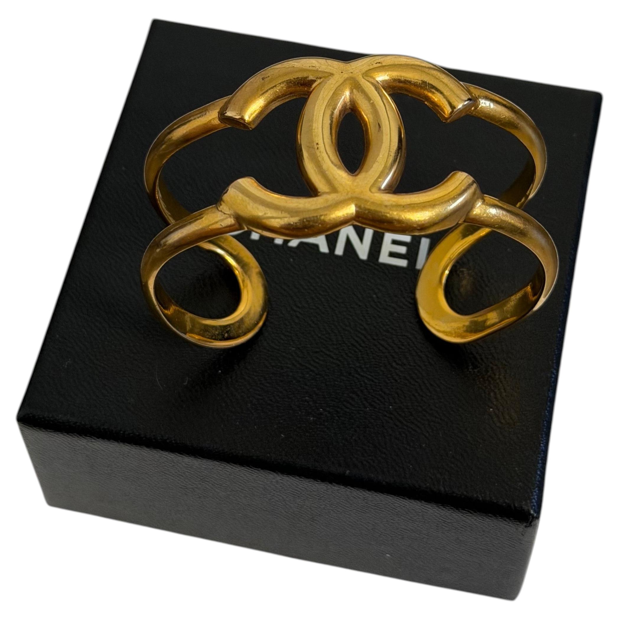 What is a jewelry maker called?