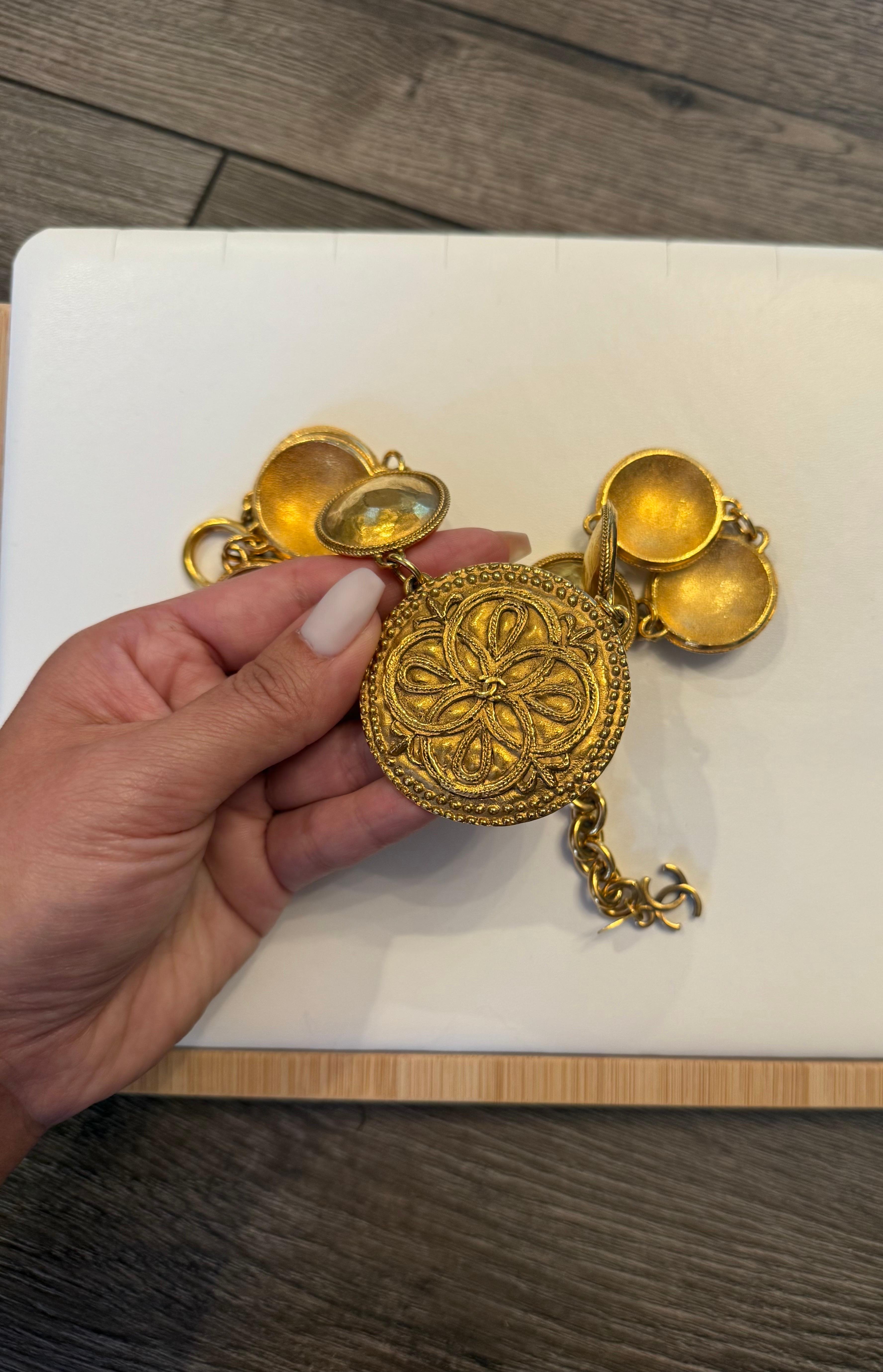 Chanel Vintage Gold CC Logo Flower Medallion Collar Statement Necklace For Sale 1