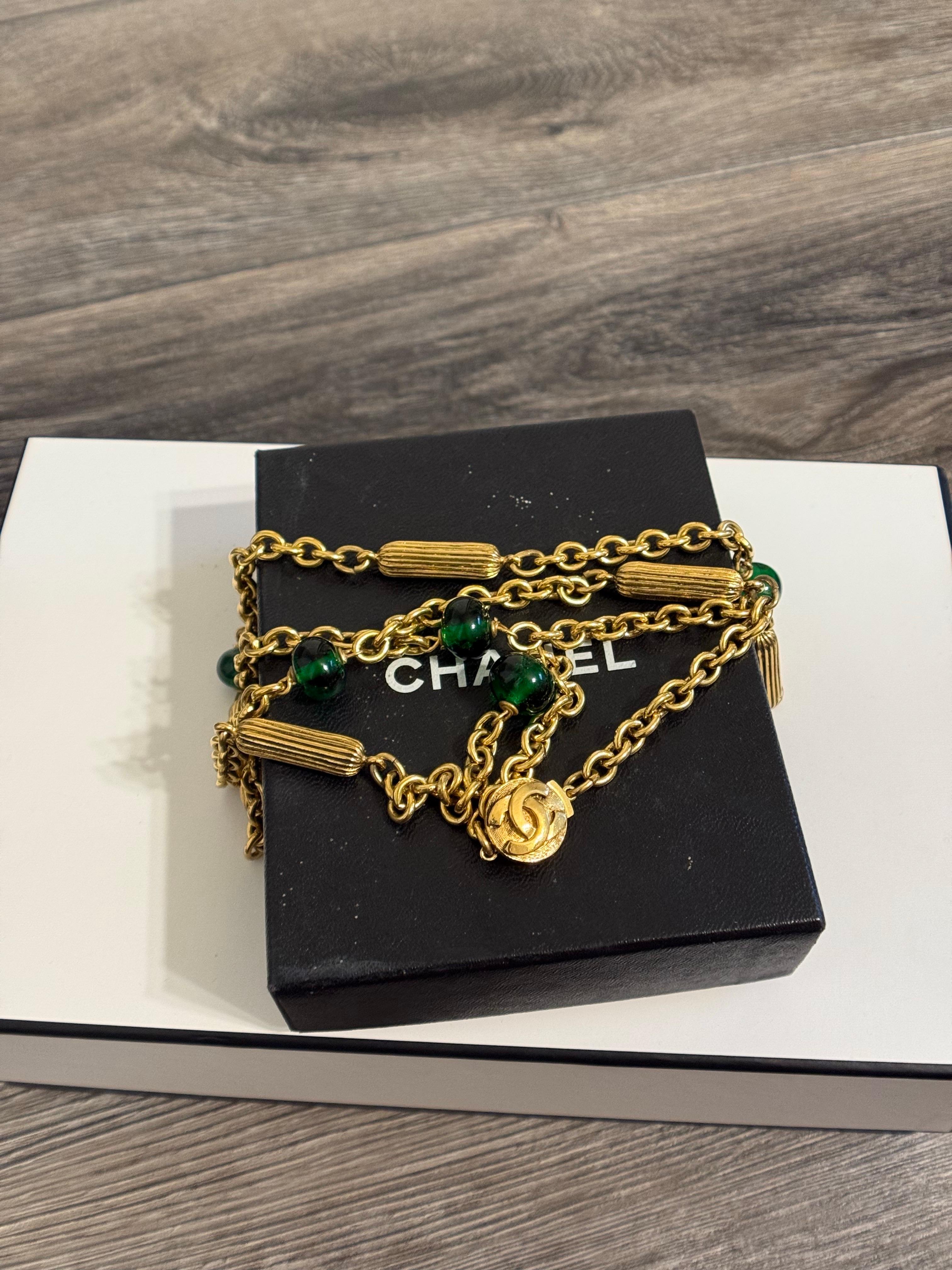 CHANEL Vintage Gold CC Logo Grün Gripoix Station Halskette für Damen oder Herren im Angebot