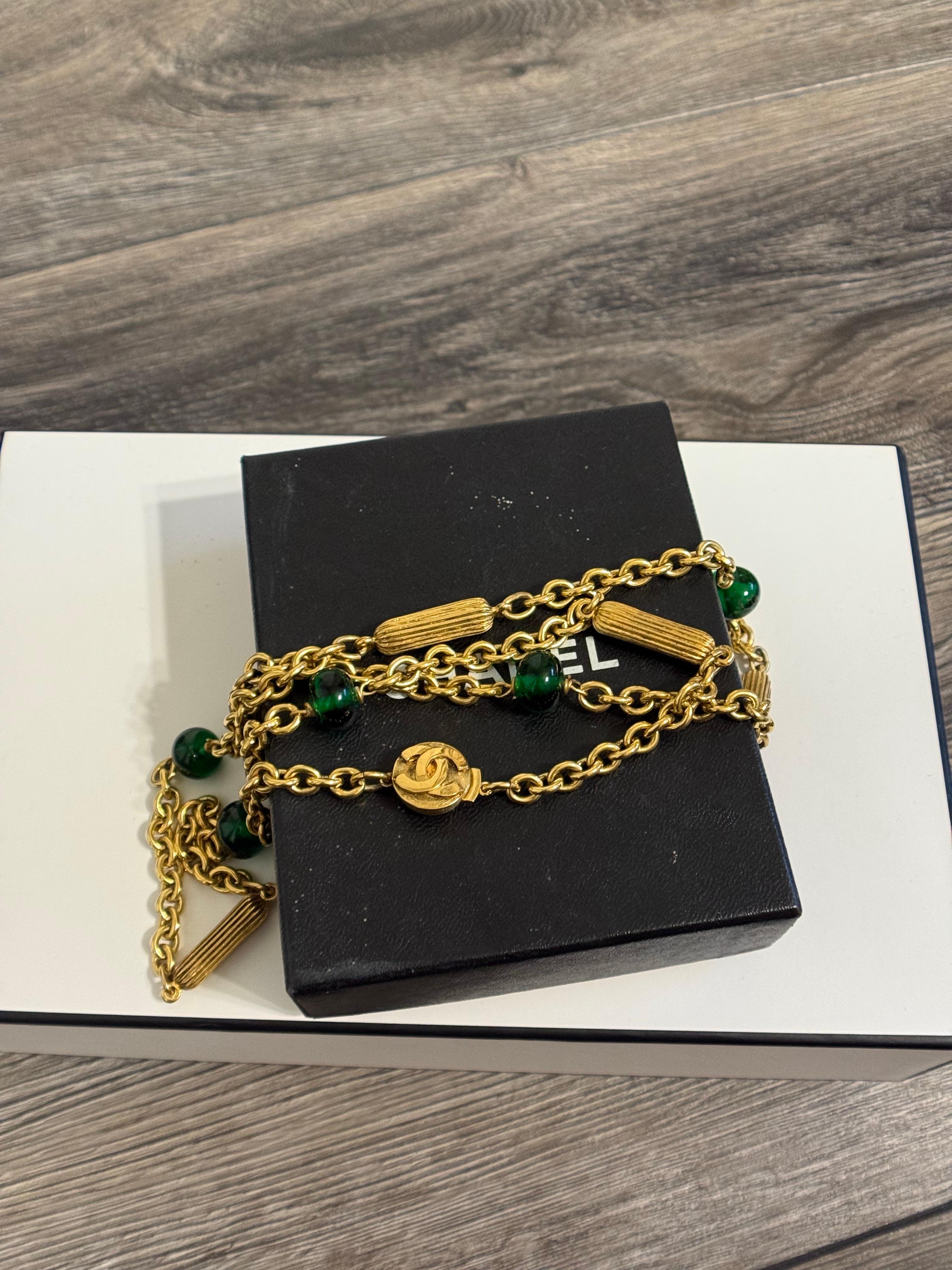 CHANEL Vintage Gold CC Logo Grün Gripoix Station Halskette im Angebot 5