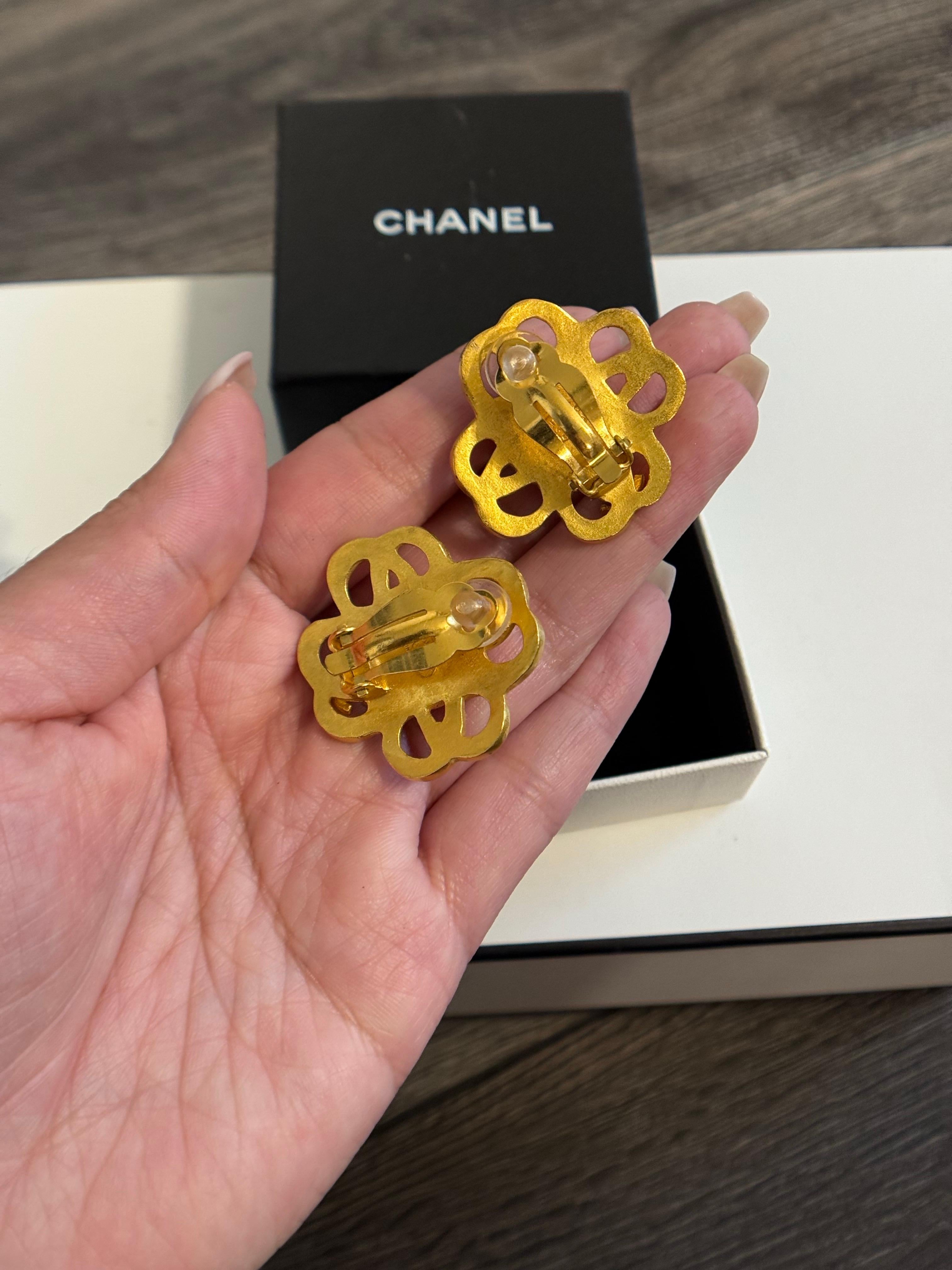 Chanel Vintage Gold CC Logo Rot Gripoix Clip On Statement Ohrringe im Angebot 6