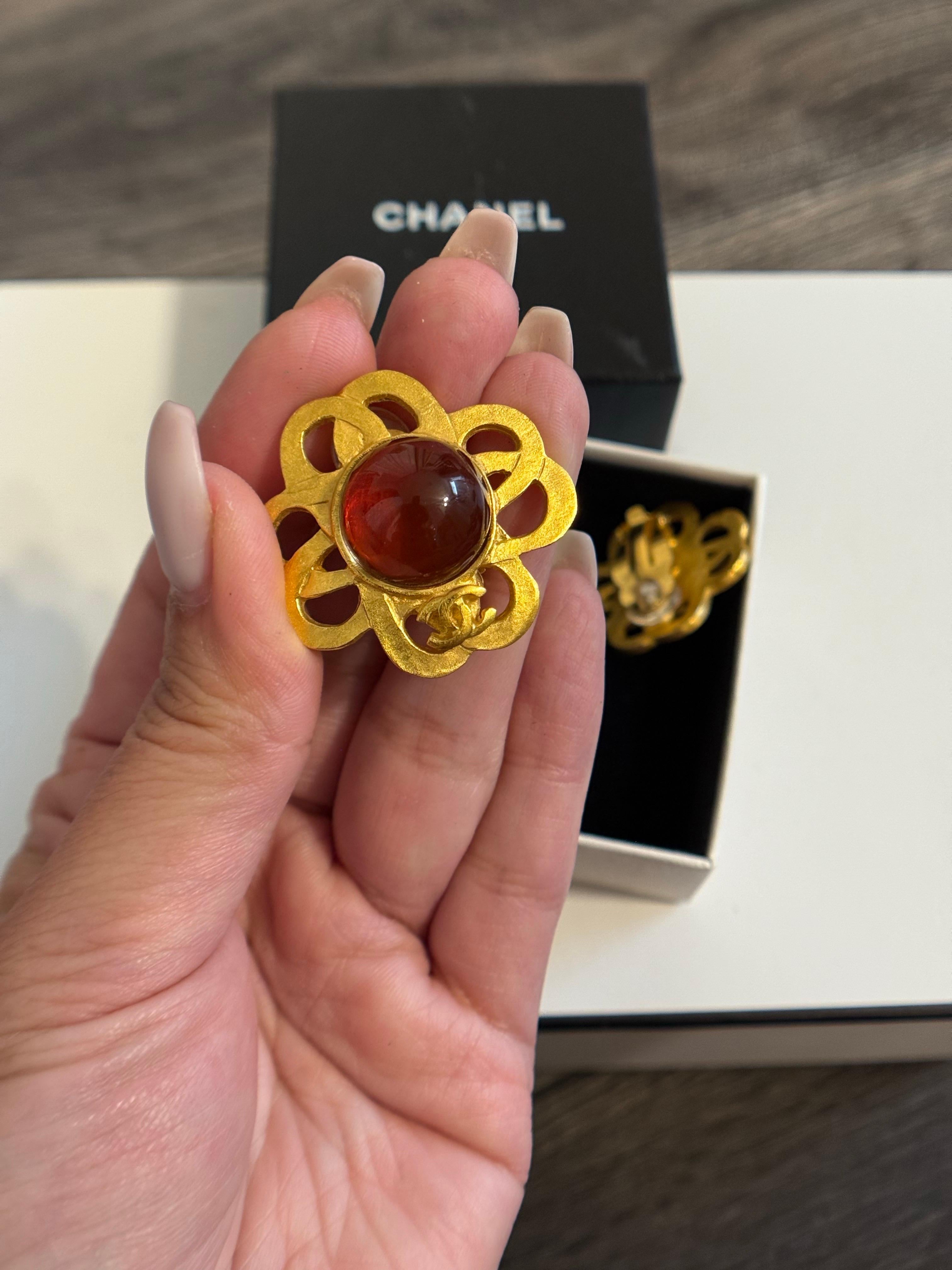 Chanel Vintage Gold CC Logo Rot Gripoix Clip On Statement Ohrringe im Angebot 3