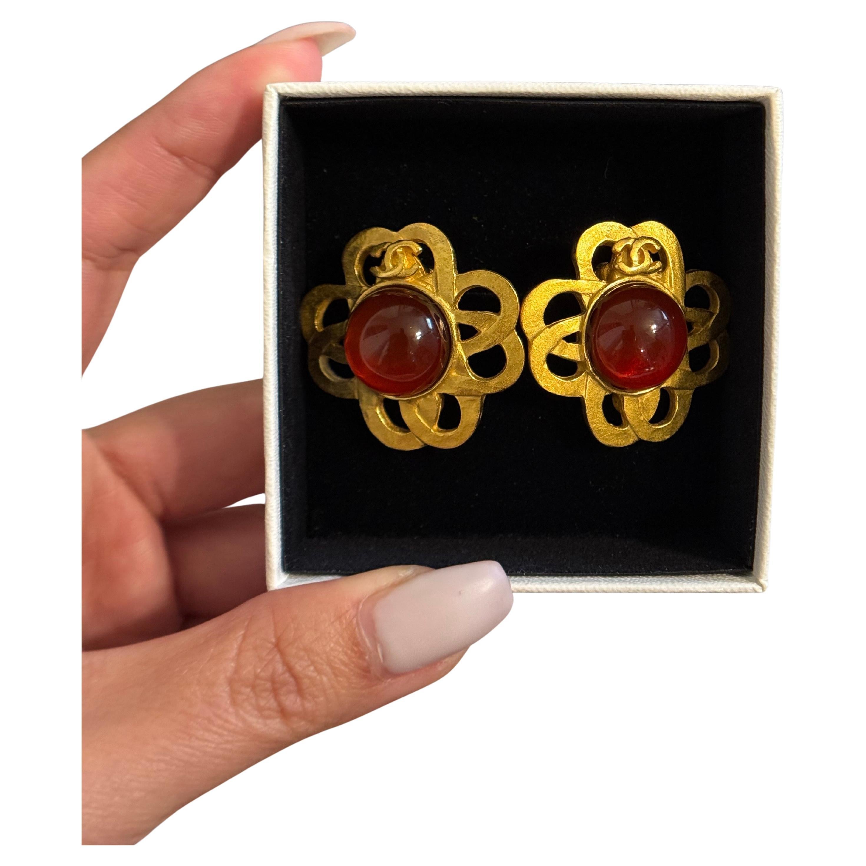 Chanel Vintage Gold CC Logo Rot Gripoix Clip On Statement Ohrringe im Angebot