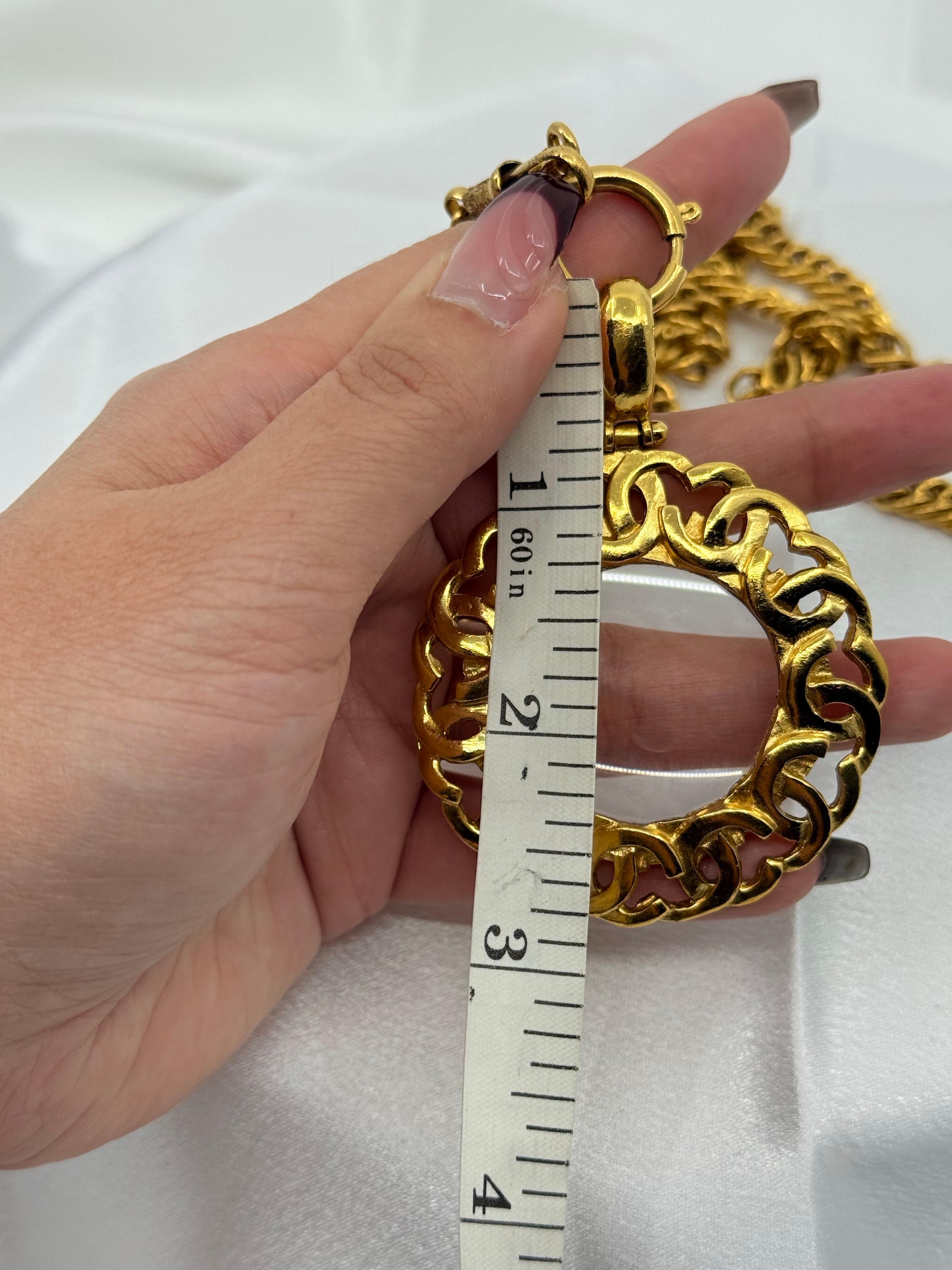 Chanel Vintage Gold CC Logos Vergrößerungsglas-Anhänger Halskette im Angebot 3