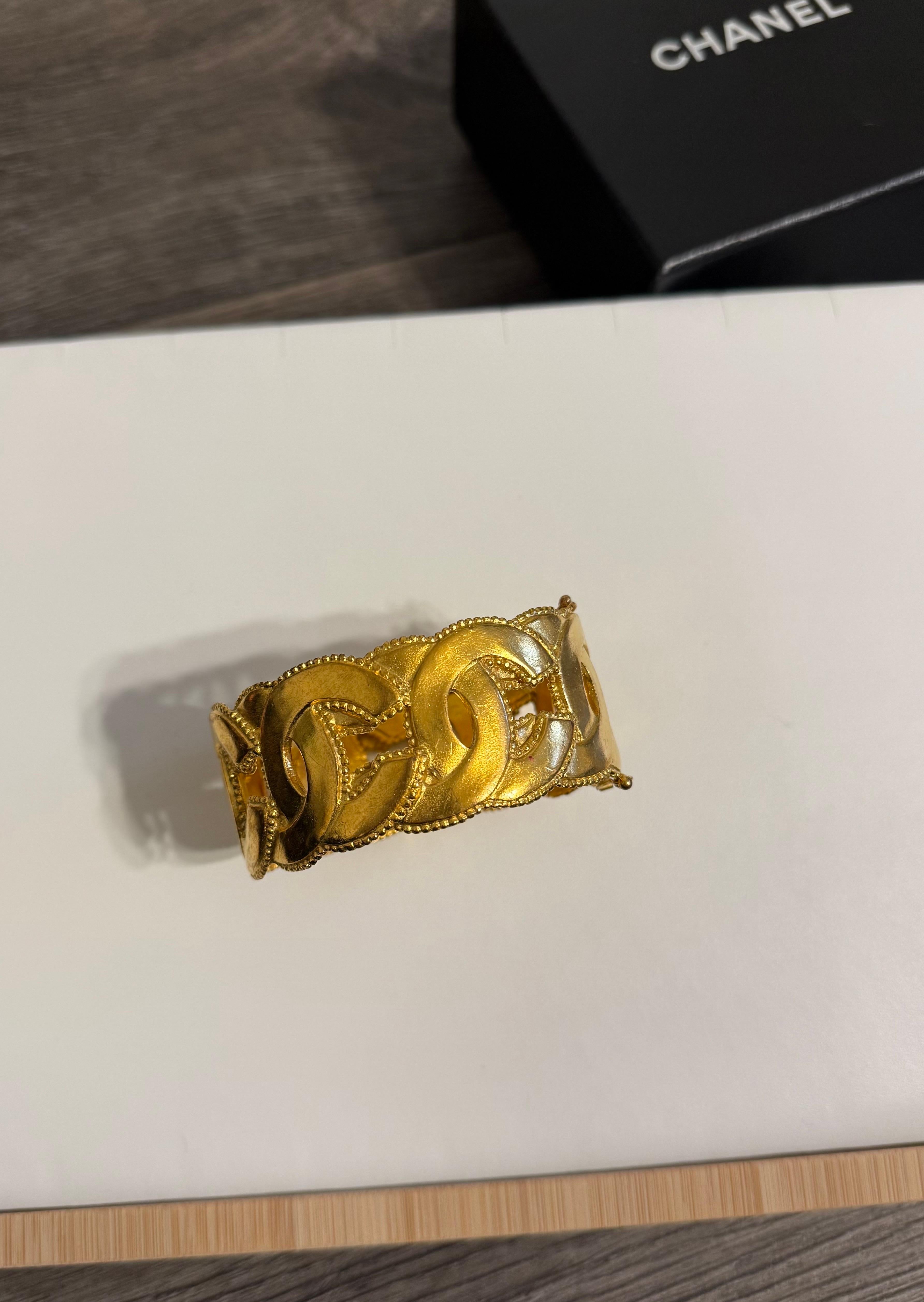Beautiful Chanel gold large CC logos bracelet
100% authentic
Made in France
1996 Collection
Gold Plated
Very good pre-loved condition overall, light wear and scratches throughout 
Comes with box