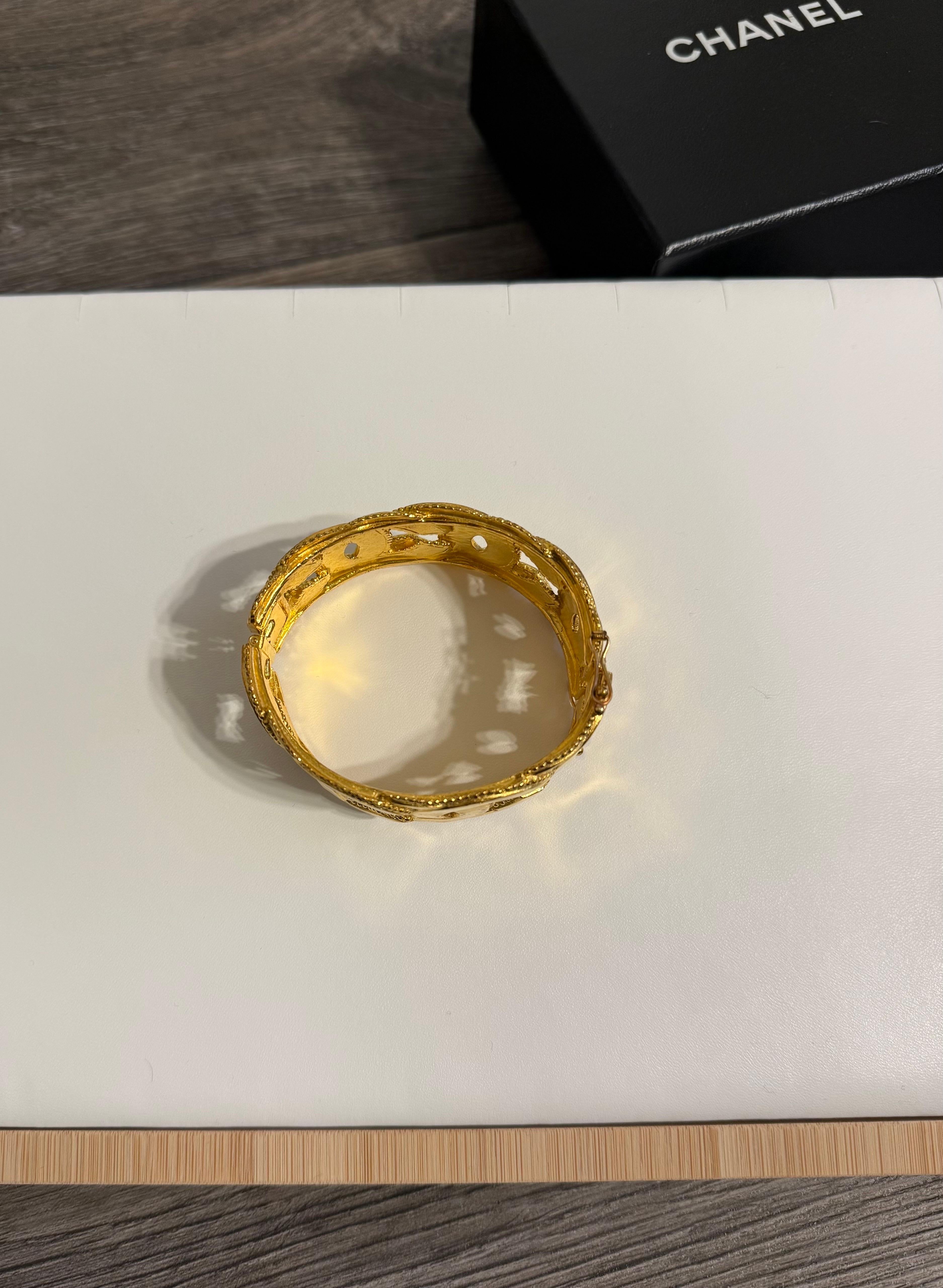 CHANEL Vintage Gold CC Logos Statement Bracelet, 1996 In Good Condition For Sale In Bellevue, WA