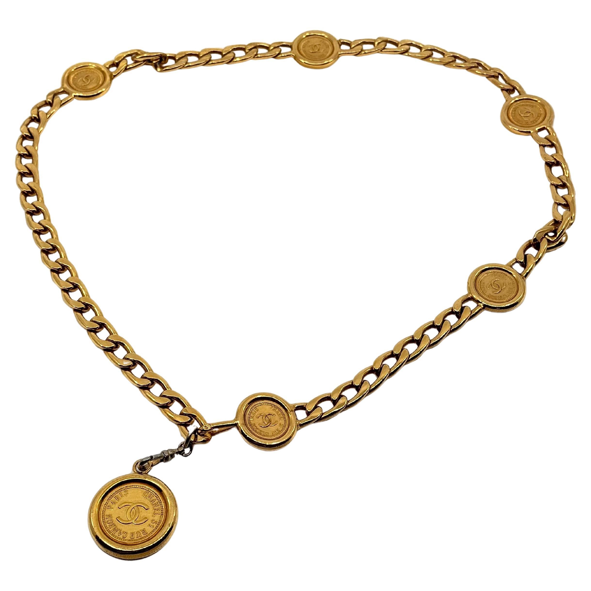 Cintura a catena con medaglione CC vintage di Chanel in oro A Link