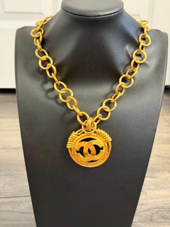 CHANEL Vintage Gold CC Medallion Chunky Chain Necklace