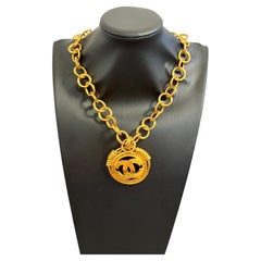 CHANEL Vintage Gold CC Medallion Chunky Chain Necklace