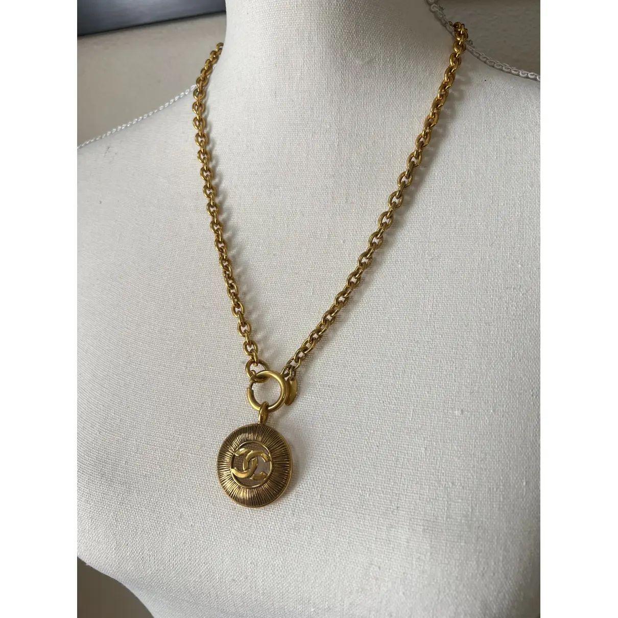 CHANEL Vintage Gold CC Médaillon Pendentif Sunburst en vente 6