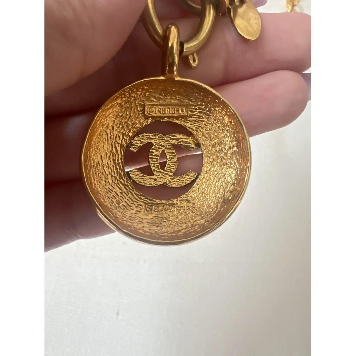 CHANEL Vintage Gold CC Médaillon Pendentif Sunburst en vente 1