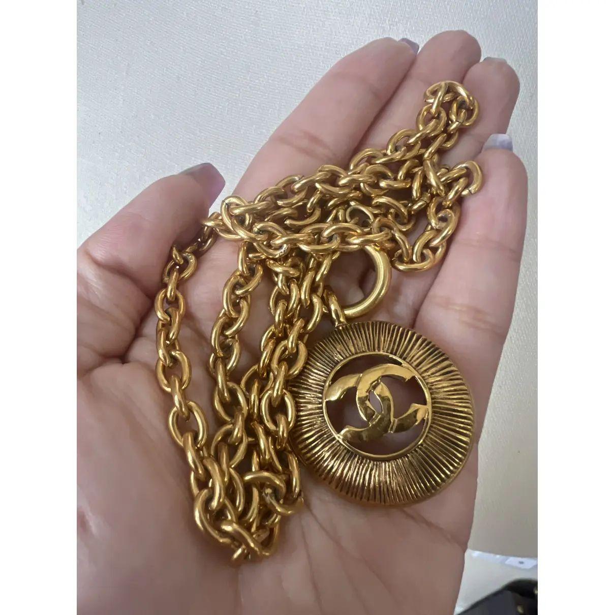 CHANEL Vintage Gold CC Médaillon Pendentif Sunburst en vente 4