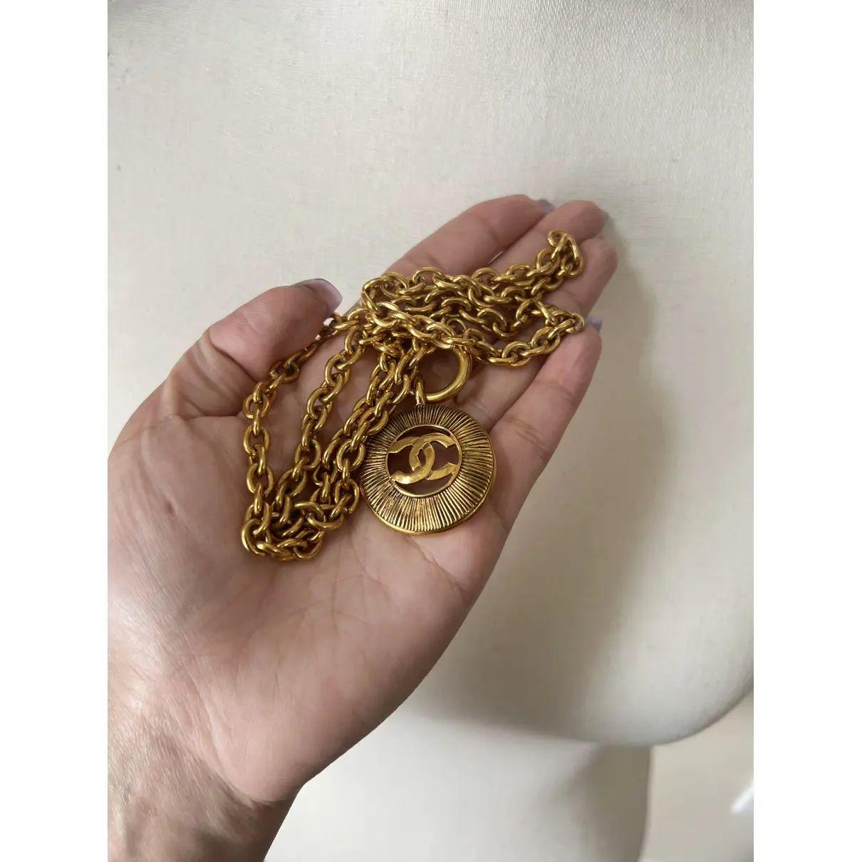 CHANEL Vintage Gold CC Médaillon Pendentif Sunburst en vente 5