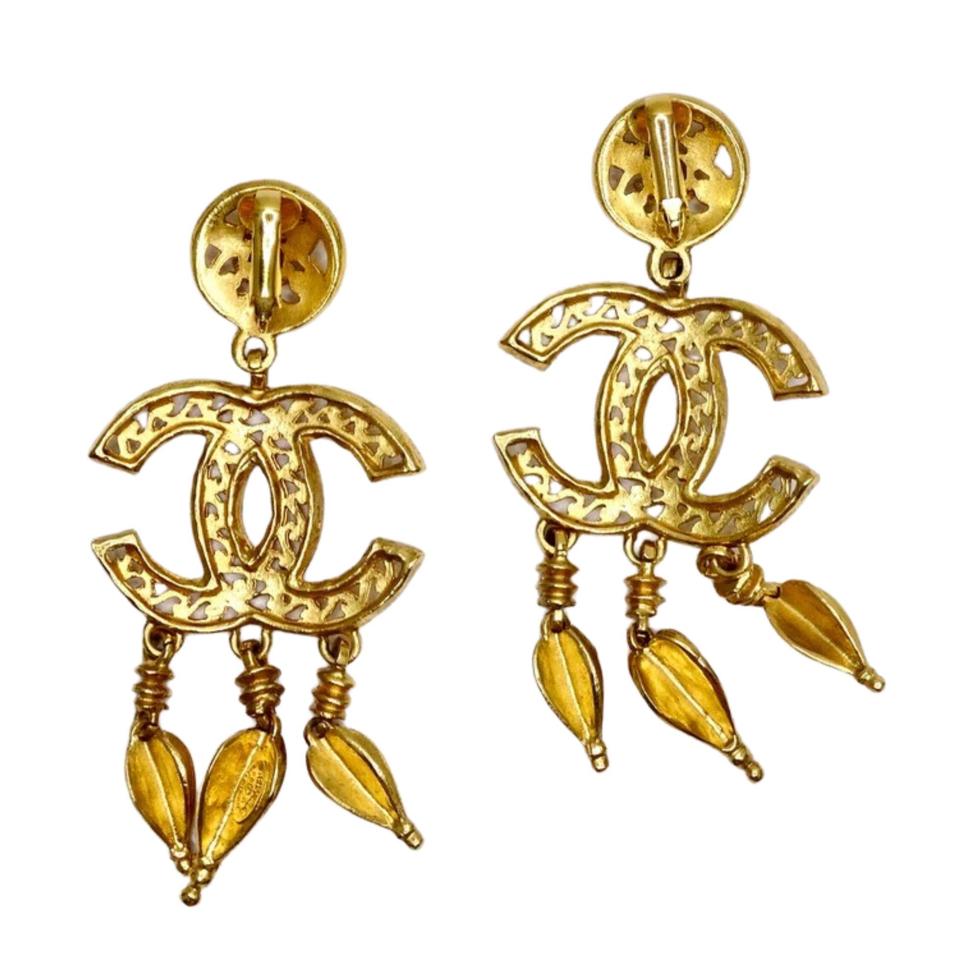 chanel gold dangle earrings