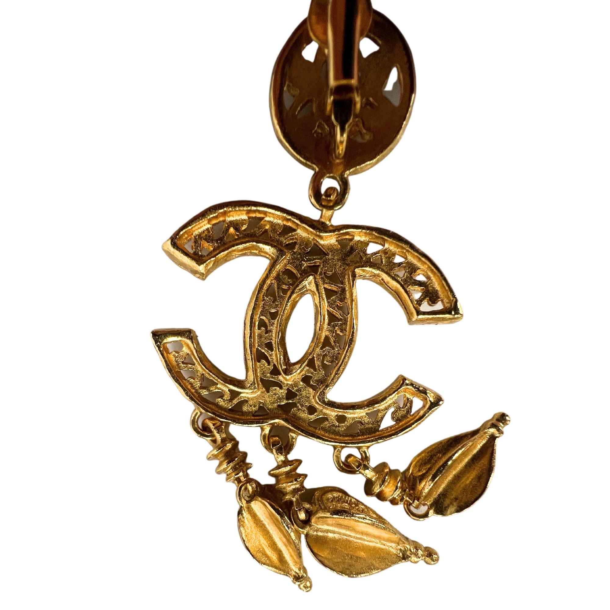 Women's or Men's Chanel Vintage Gold CC Ornate Dangle Clip On Earrings (1995) For Sale