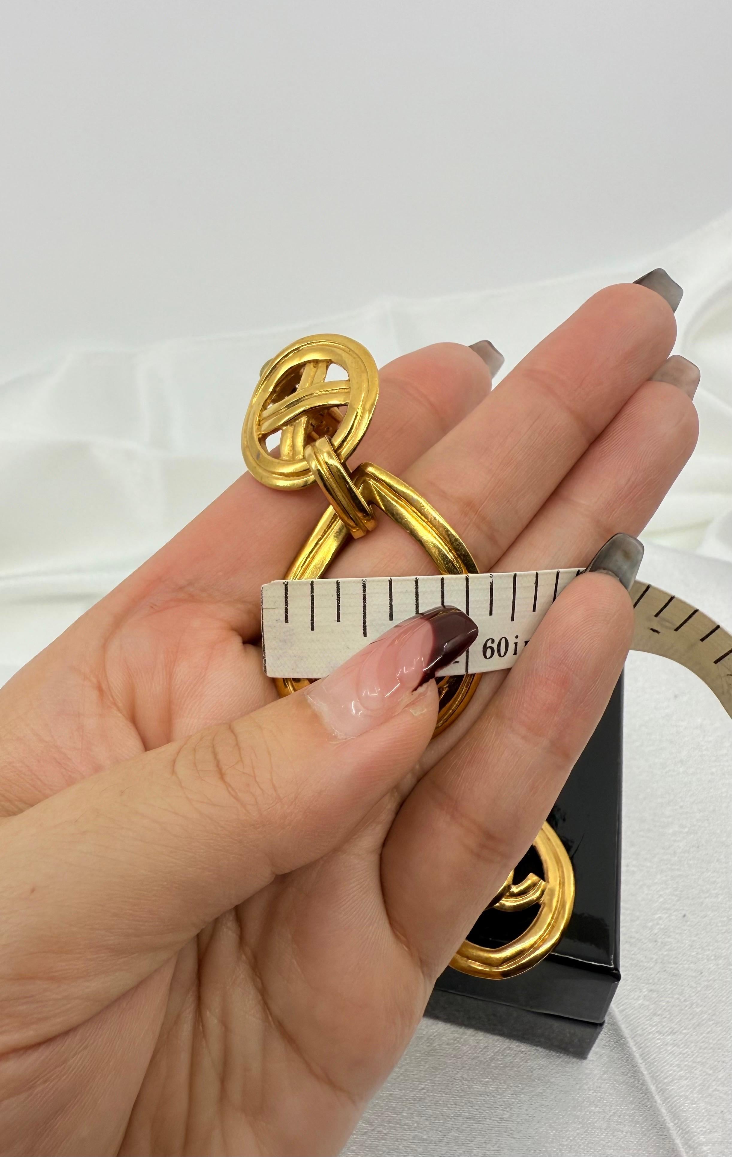 CHANEL Vintage Gold CC Statement Clip On Dangle Ohrringe im Angebot 7