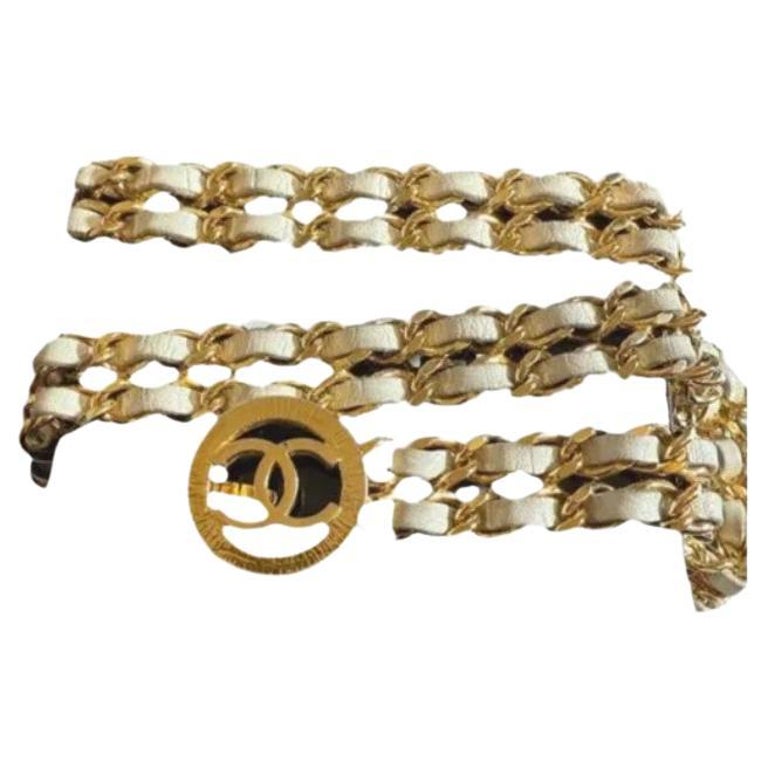 CHANEL Vintage Gold CC White Leather Chain Belt For Sale at  display picture 3