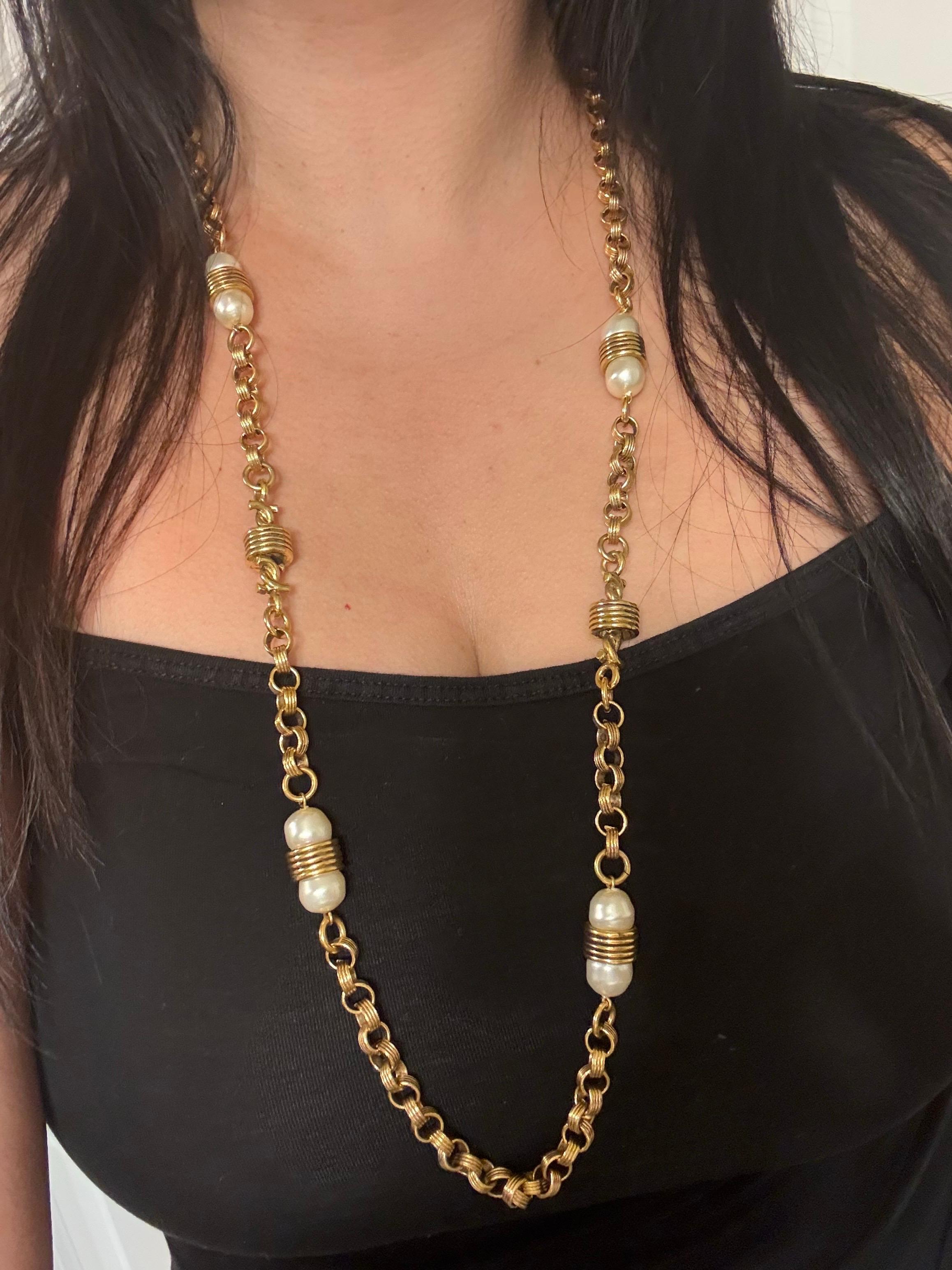 Chanel Vintage - Sautoir en fausses perles CC avec chaîne en or en vente 6