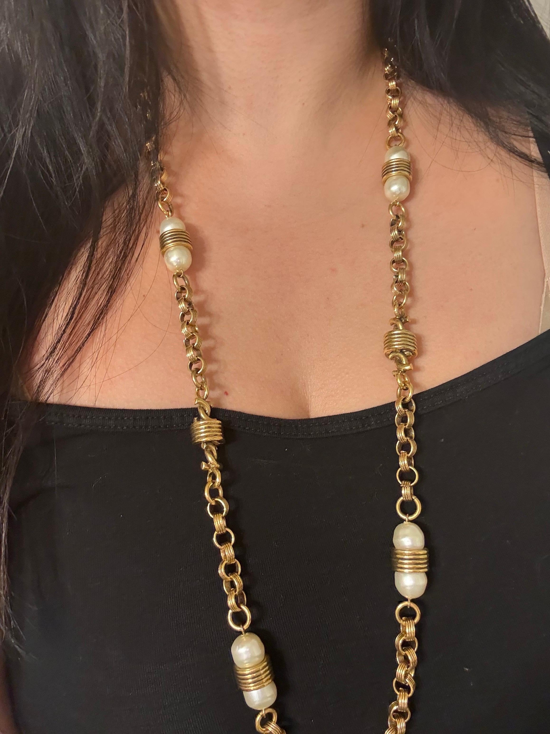 Chanel Vintage - Sautoir en fausses perles CC avec chaîne en or Unisexe en vente