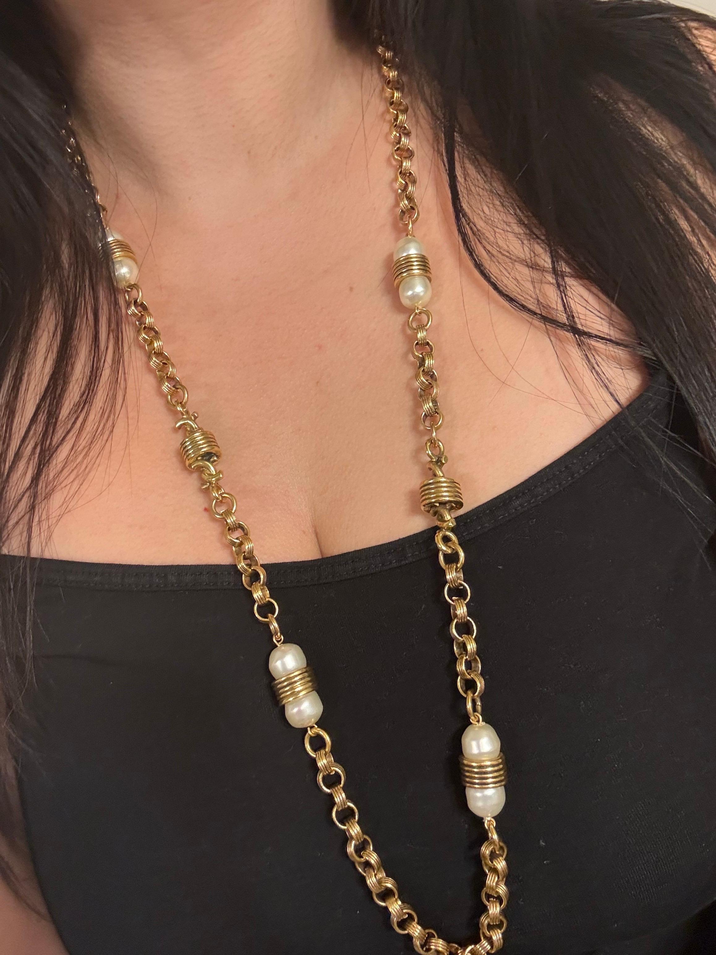 Chanel Vintage - Sautoir en fausses perles CC avec chaîne en or en vente 5