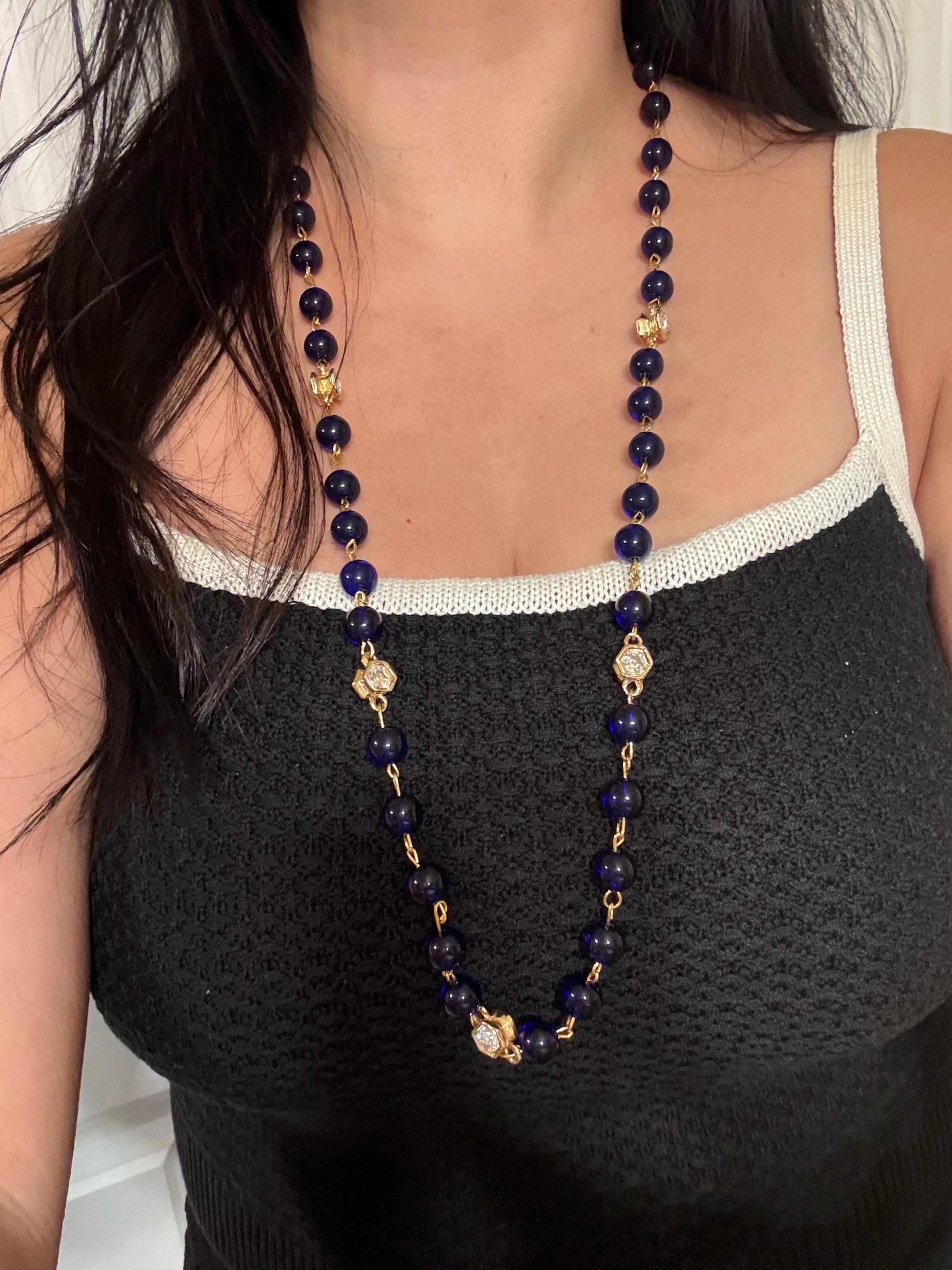 DETTAGLI:
Marchio di garanzia: CHANEL
Prodotto in Francia
La collana è in buone condizioni e presenta un'usura minima.
Misure approssimative: lunghezza 32