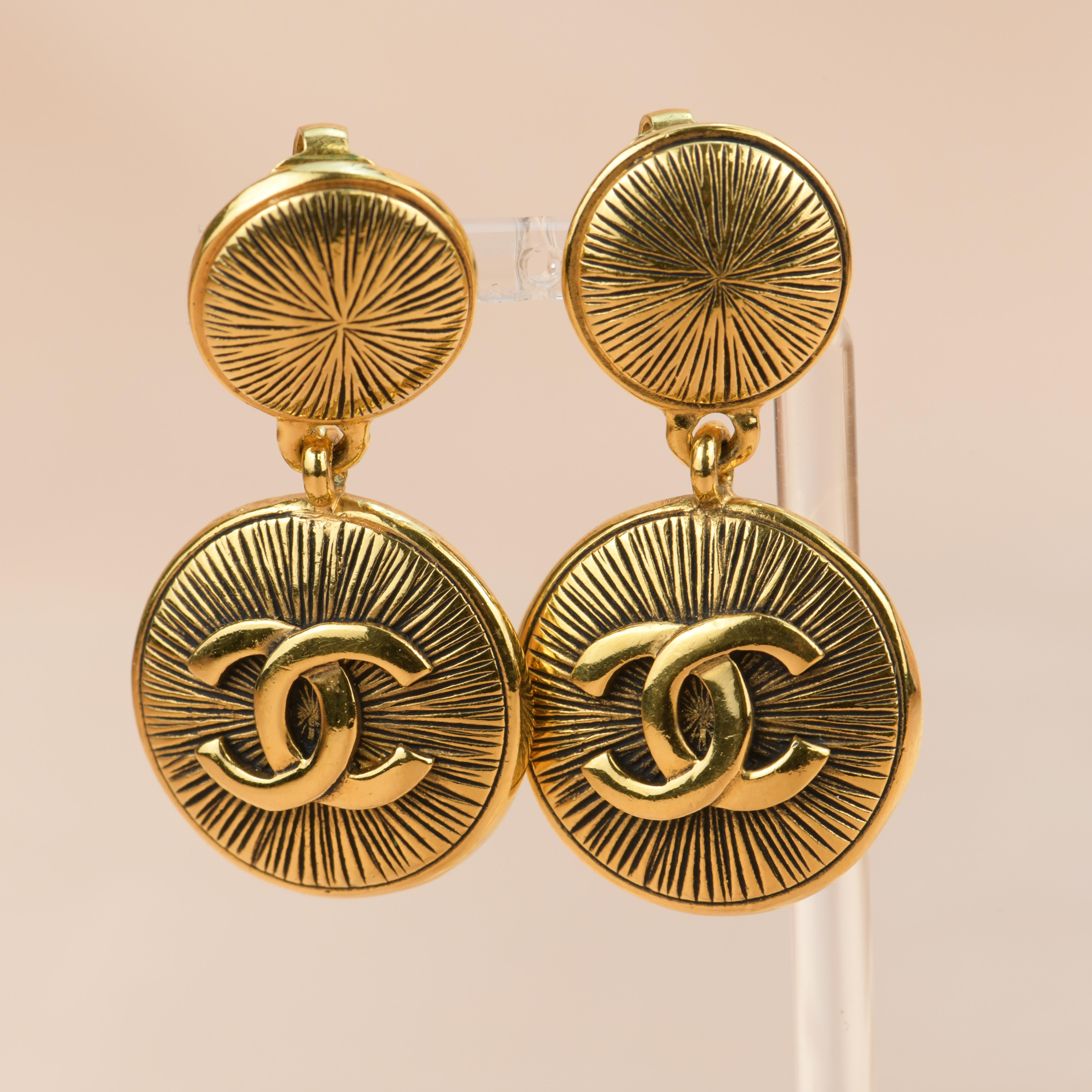 CHANEL Vintage Gold Coin Dangle Clip-On Earrings  In Excellent Condition In Banbury, GB