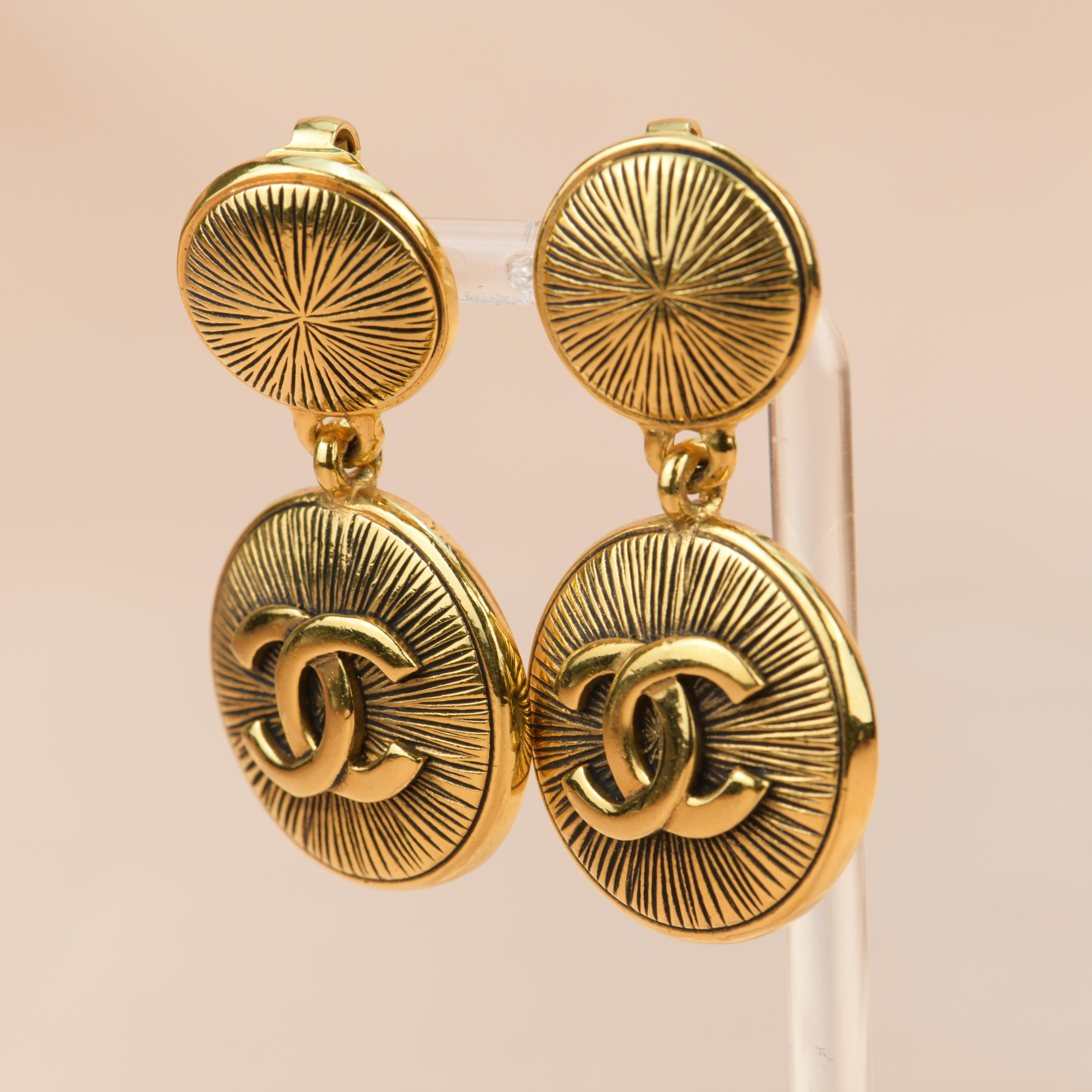 Women's or Men's CHANEL Vintage Gold Coin Dangle Clip-On Earrings 