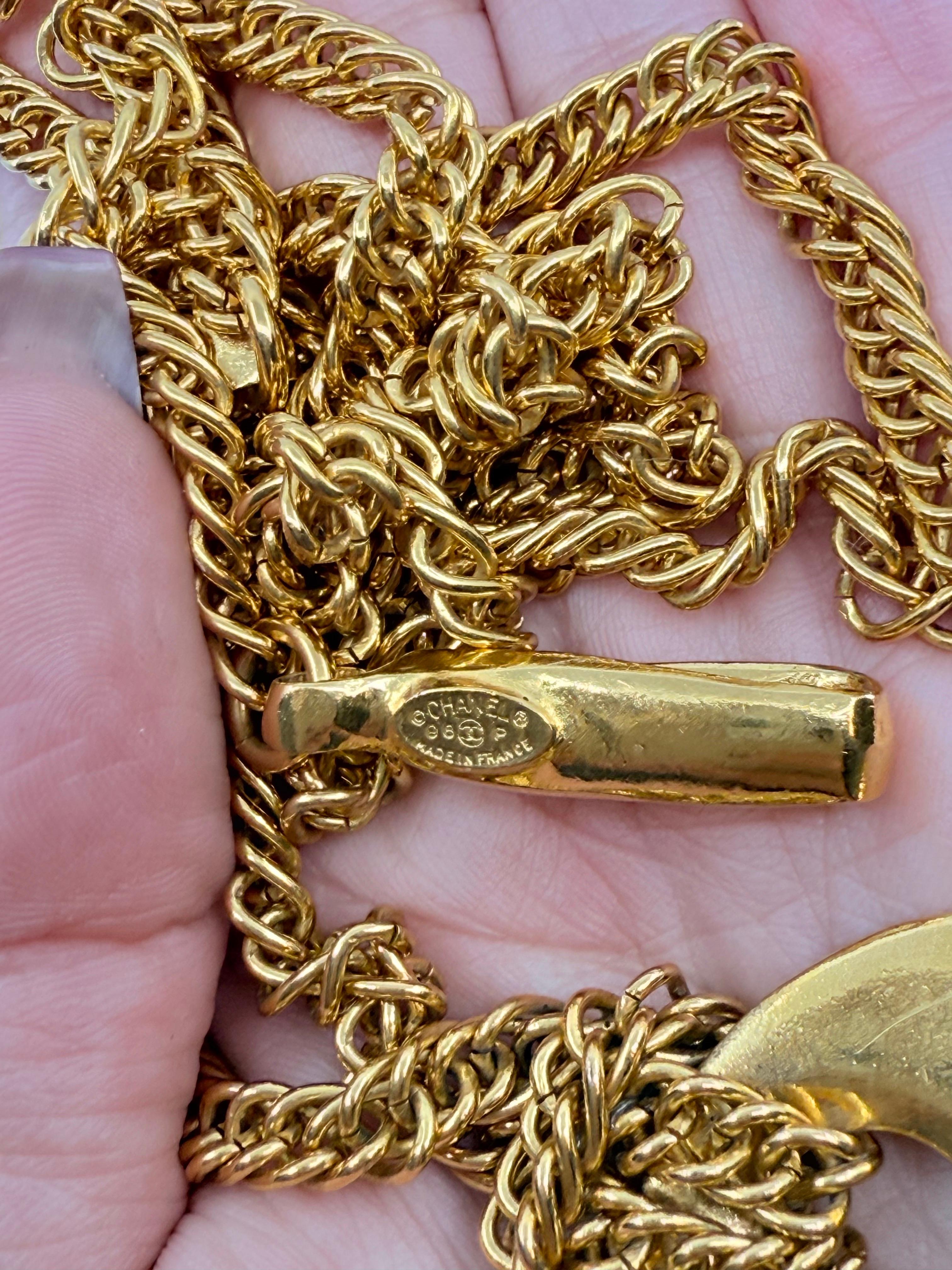 Chanel Vintage Gold Crescent CC Anhänger Halskette im Angebot 6