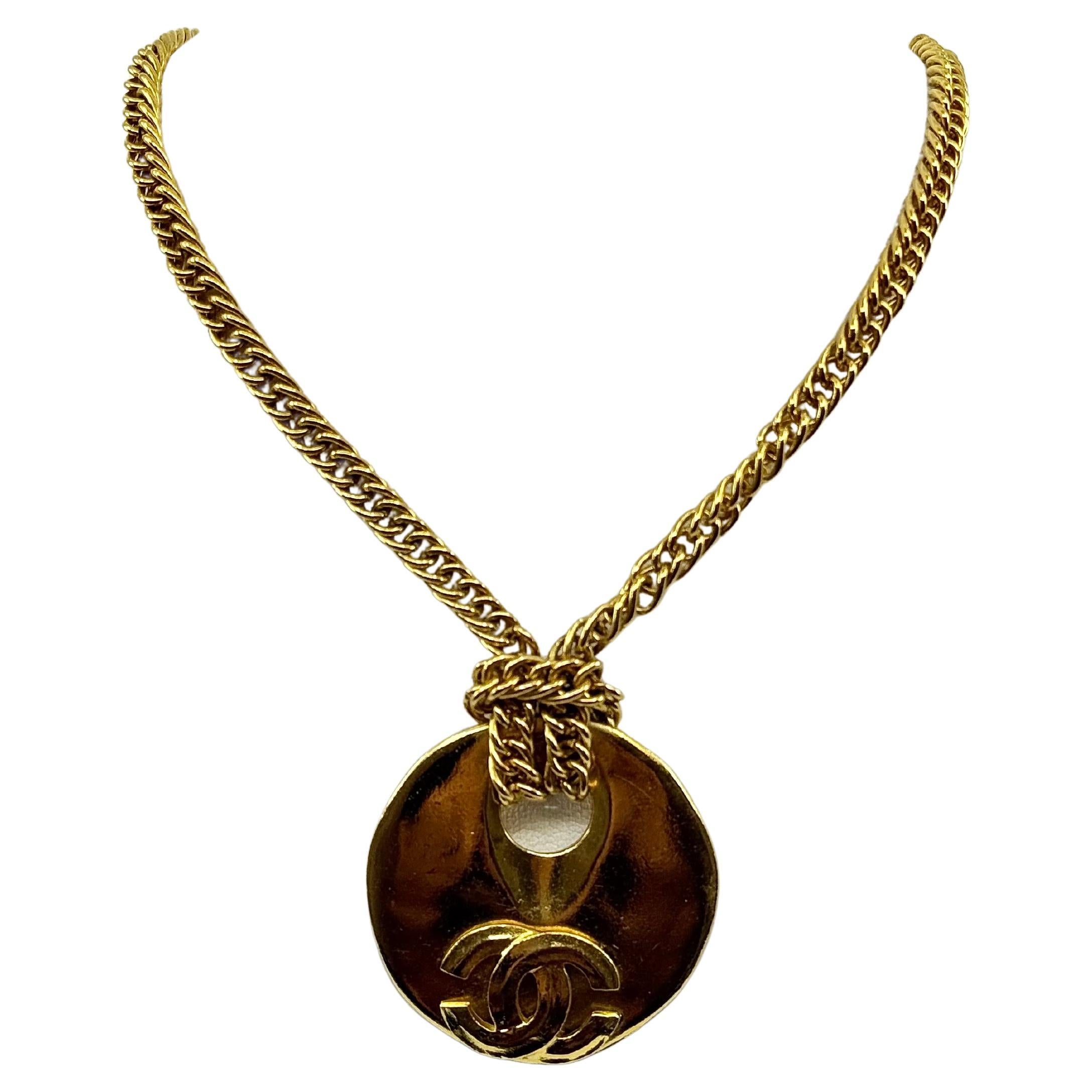 Chanel Vintage Gold Crescent CC Anhänger Halskette