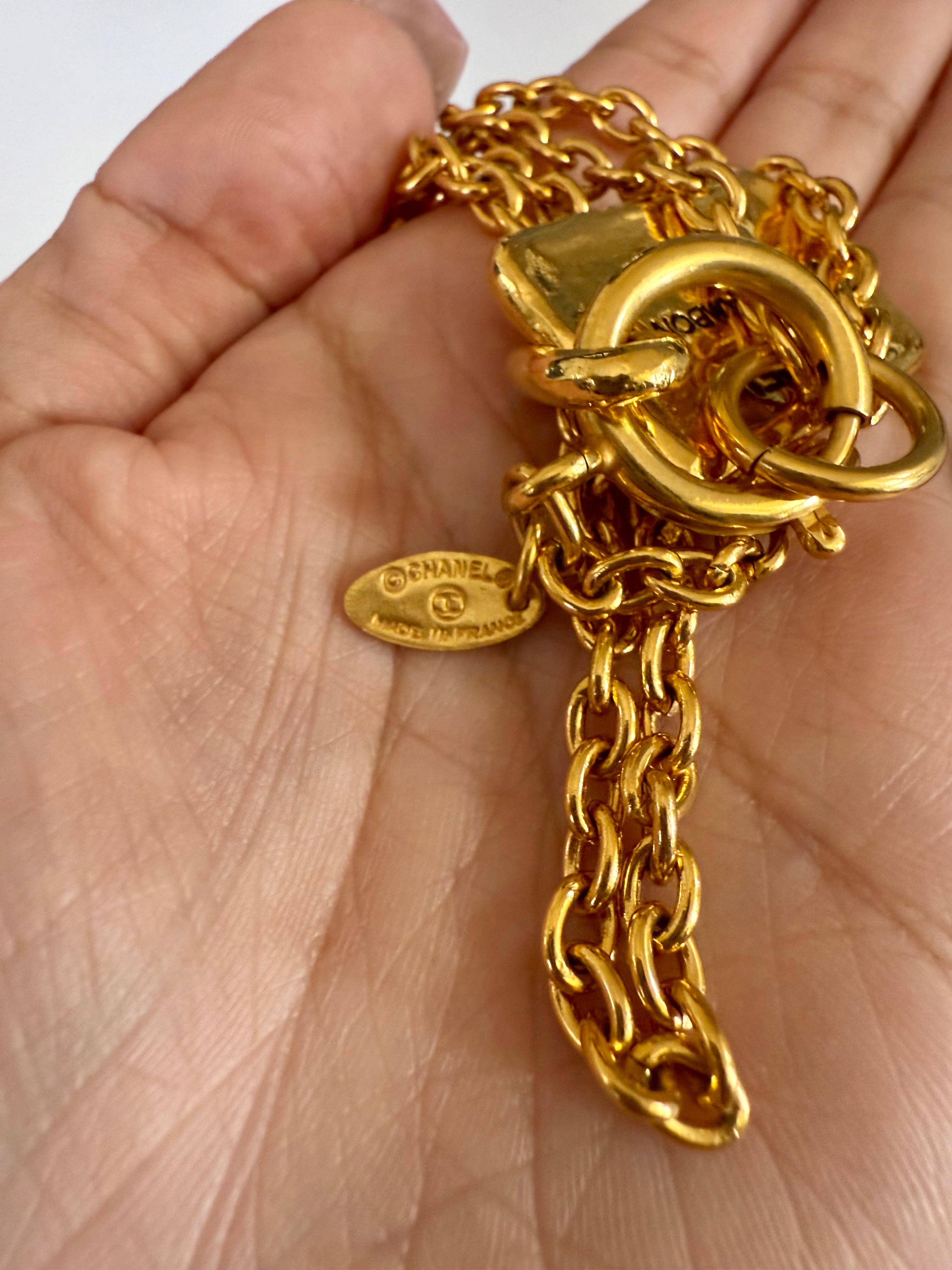 Women's or Men's CHANEL Vintage Gold Dog Tag Rue Cambon Collar Necklace For Sale