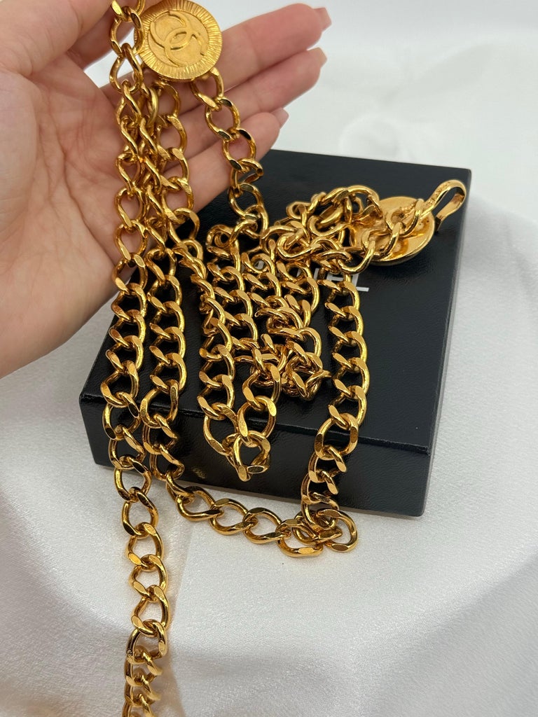 Chanel Vintage Gold Double Chain CC Medallion Waist Belt Chanel Vintage Gold Double Chain CC Medallion Waist Belt For  main image 3