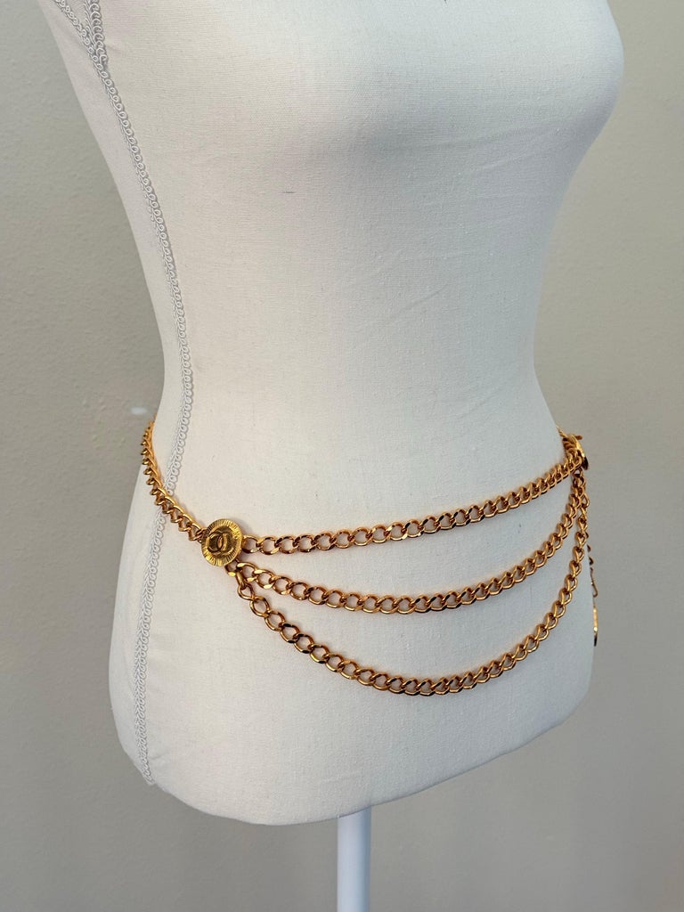 Chanel Vintage Gold Double Chain CC Medallion Waist Belt For  display picture 3