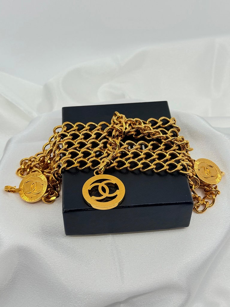 Chanel Vintage Gold Double Chain CC Medallion Waist Belt Chanel Vintage Gold Double Chain CC Medallion Waist Belt For  main image 4