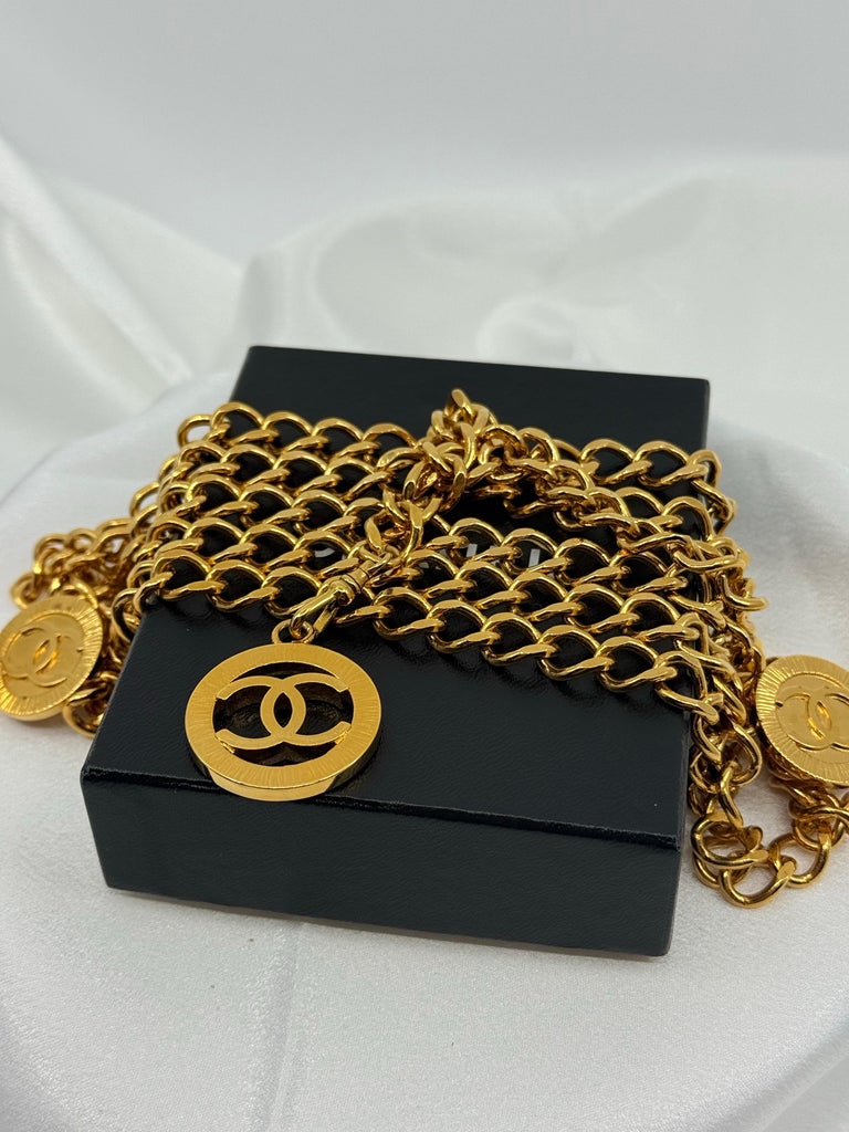 CHANEL Double Gold RARE, Twin Row of Chain/Leather CC Medallion vintage belt Chanel Medallion and Double Leather Chain Necklace Belt Gold  main image 4
