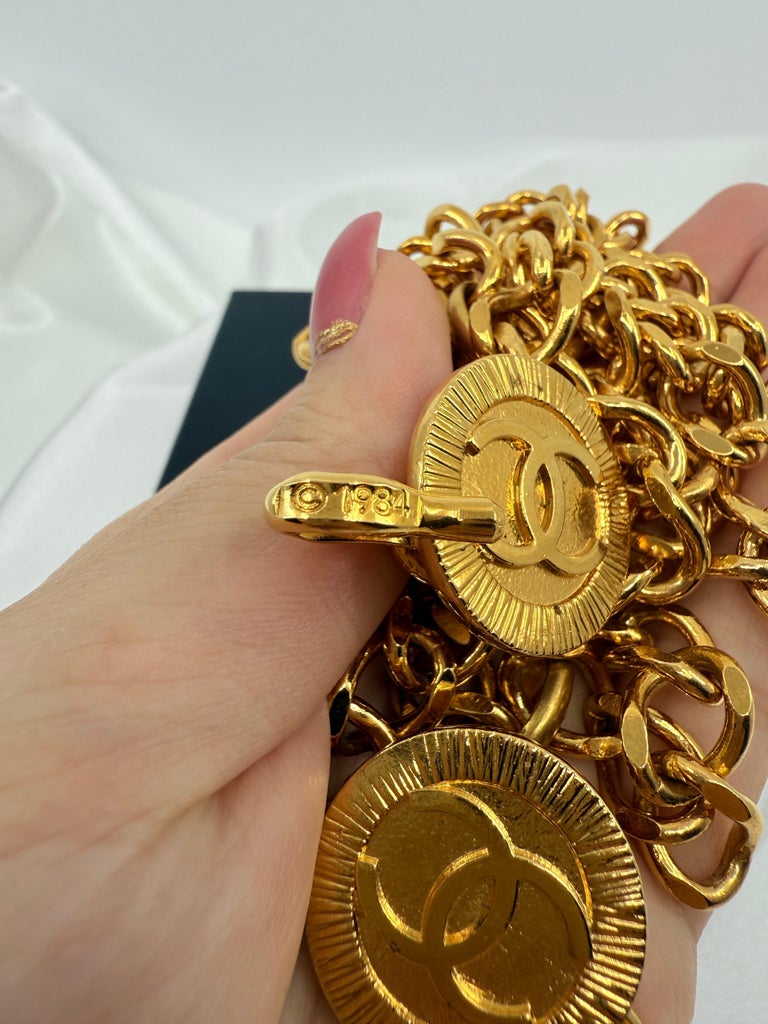 Chanel Vintage Gold Double Chain CC Medallion Waist Belt For  display picture 1