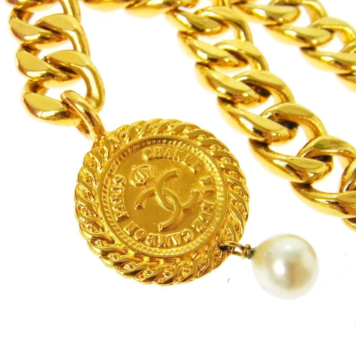 Chanel Vintage Gold Double Link Pearl Coin Medallion Choker Necklace  In Good Condition In Chicago, IL