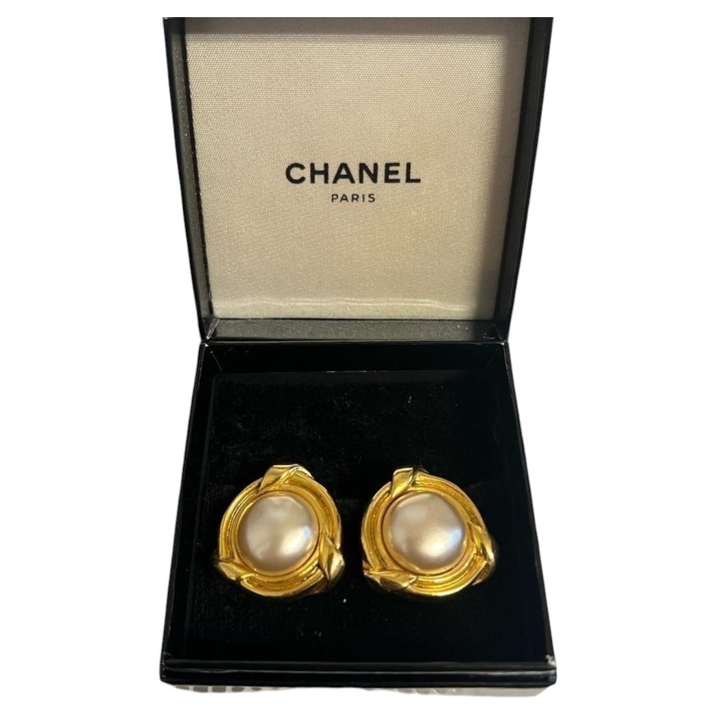 CHANEL Pendientes de clip con perla de imitación de oro vintage