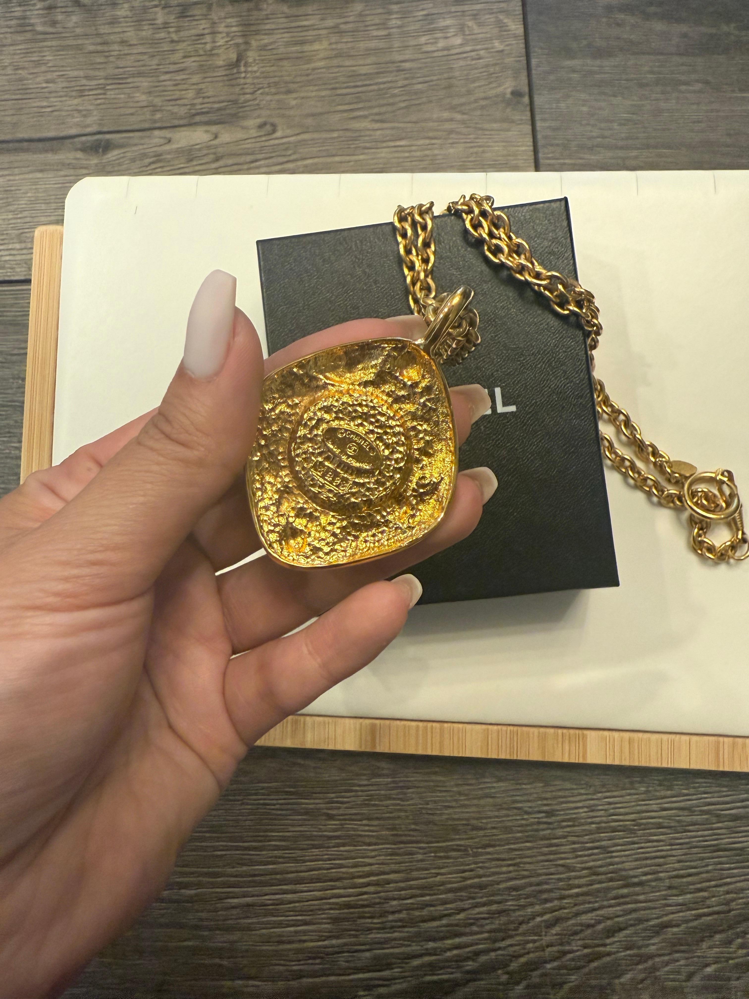 Chanel Vintage Gold Faux Pearl Diamond Pendant Chain Necklace For Sale 1