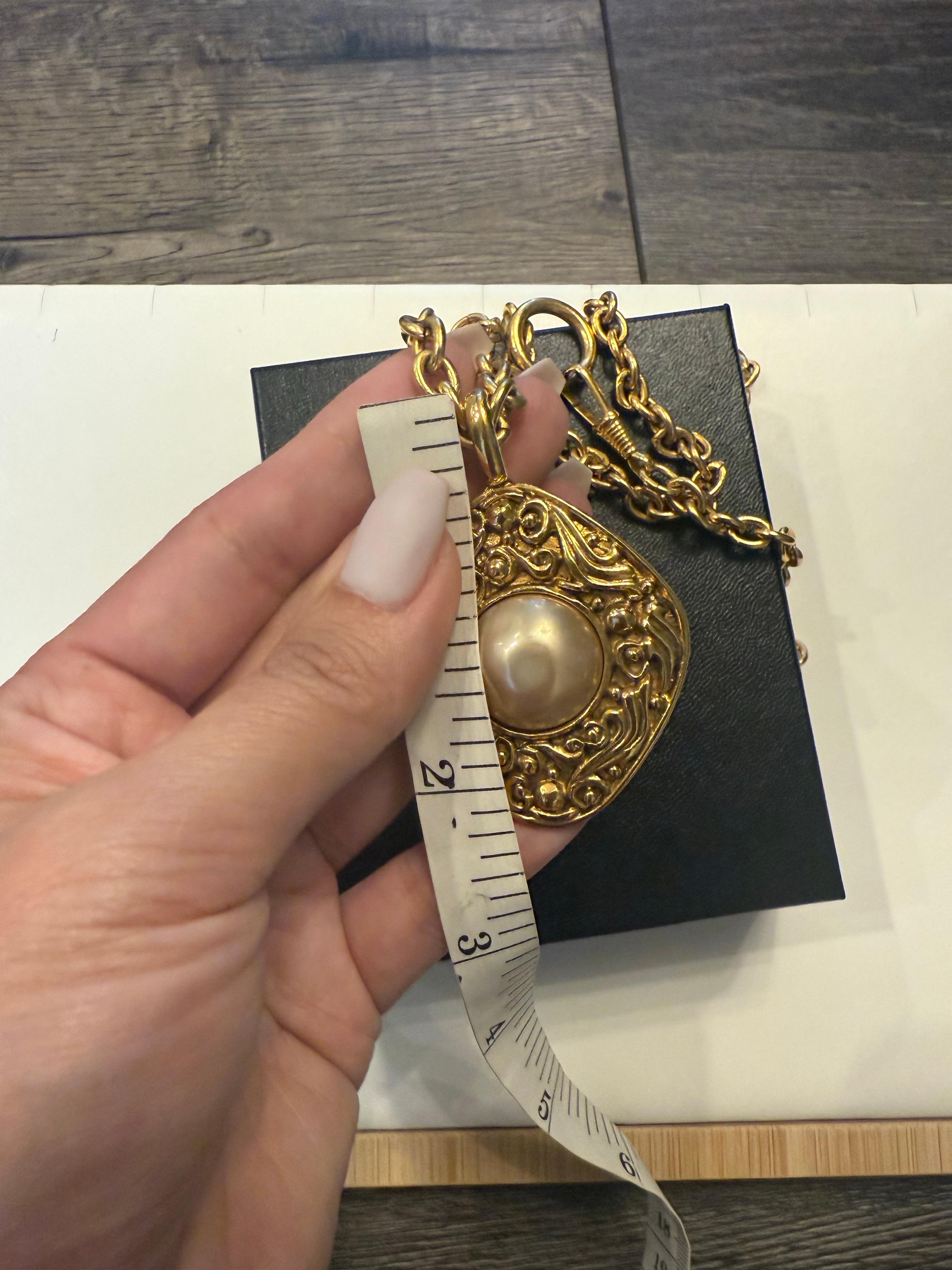 Chanel Vintage Gold Faux Pearl Diamond Pendant Chain Necklace For Sale 4