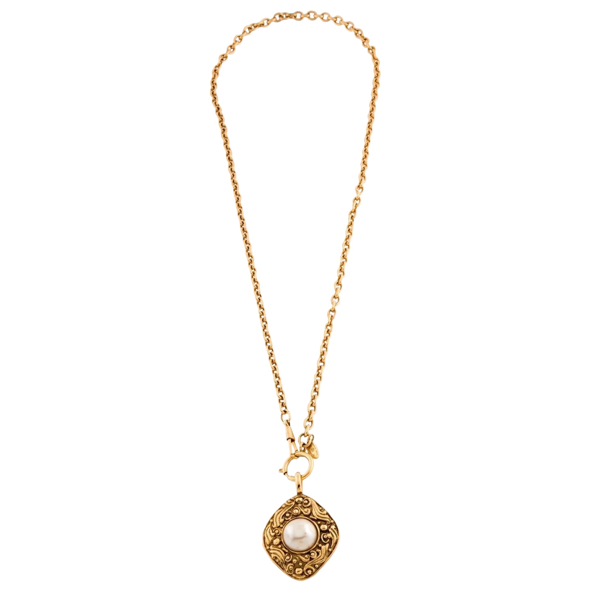 Chanel Vintage Gold Faux Pearl Diamond Pendant Chain Necklace For Sale